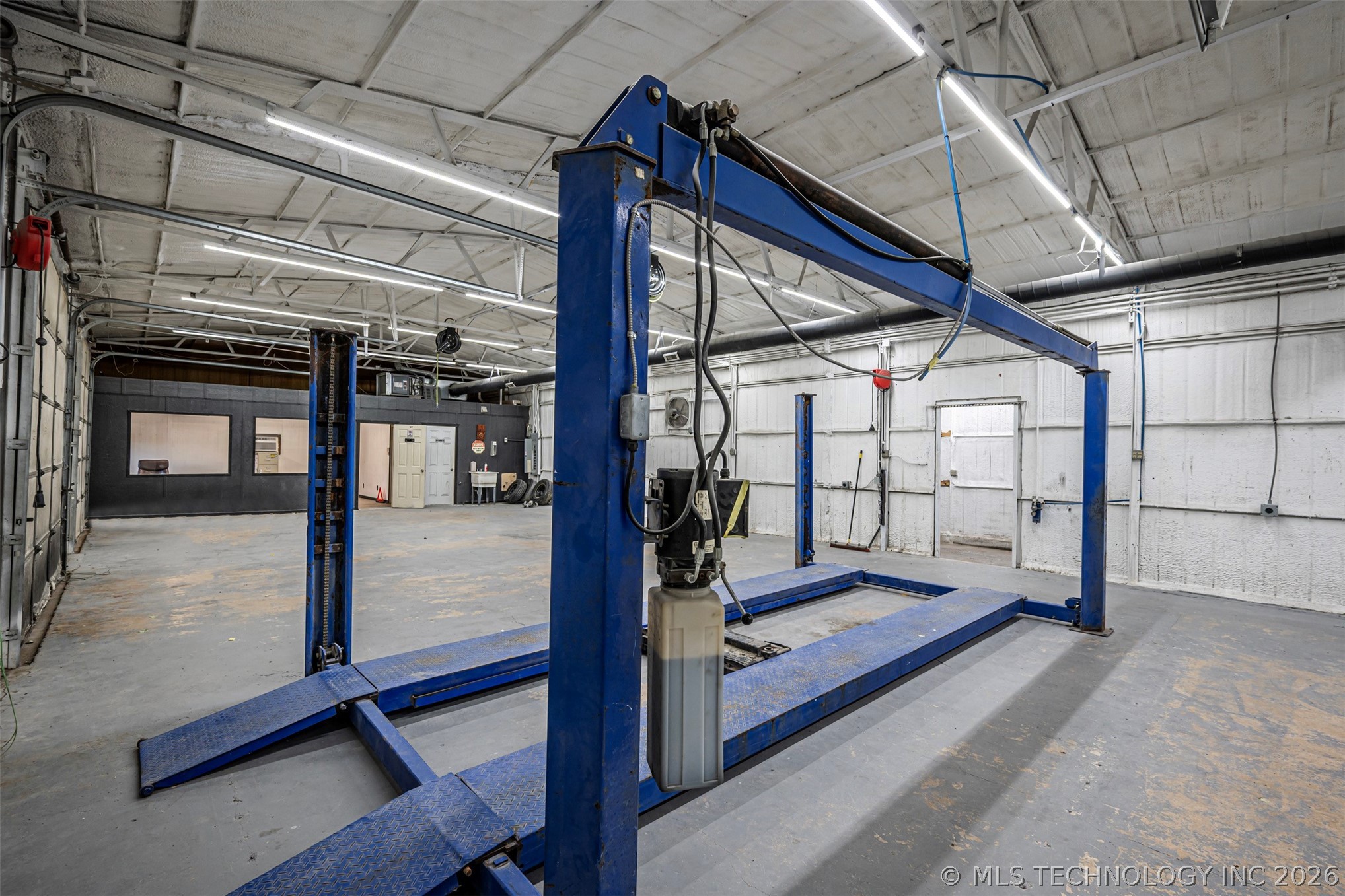 11206 N Broadway Property Photo 34