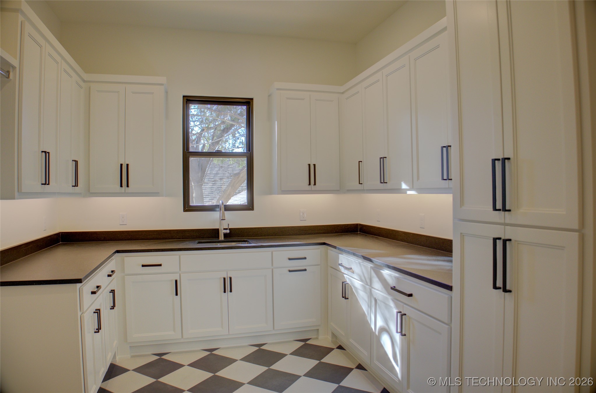 2887 S Gary Avenue Property Photo 46