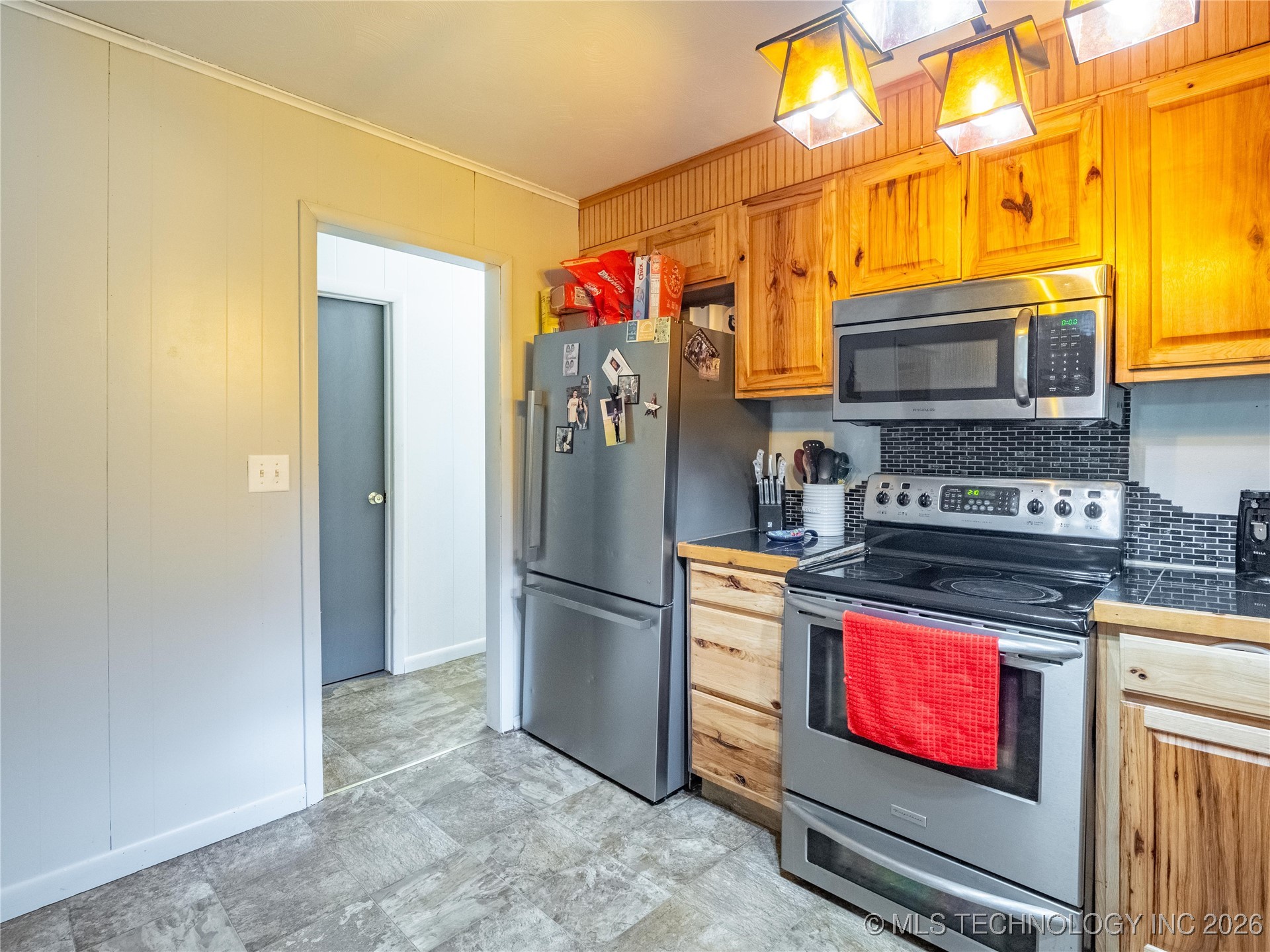 809 Carbon Avenue Property Photo 8