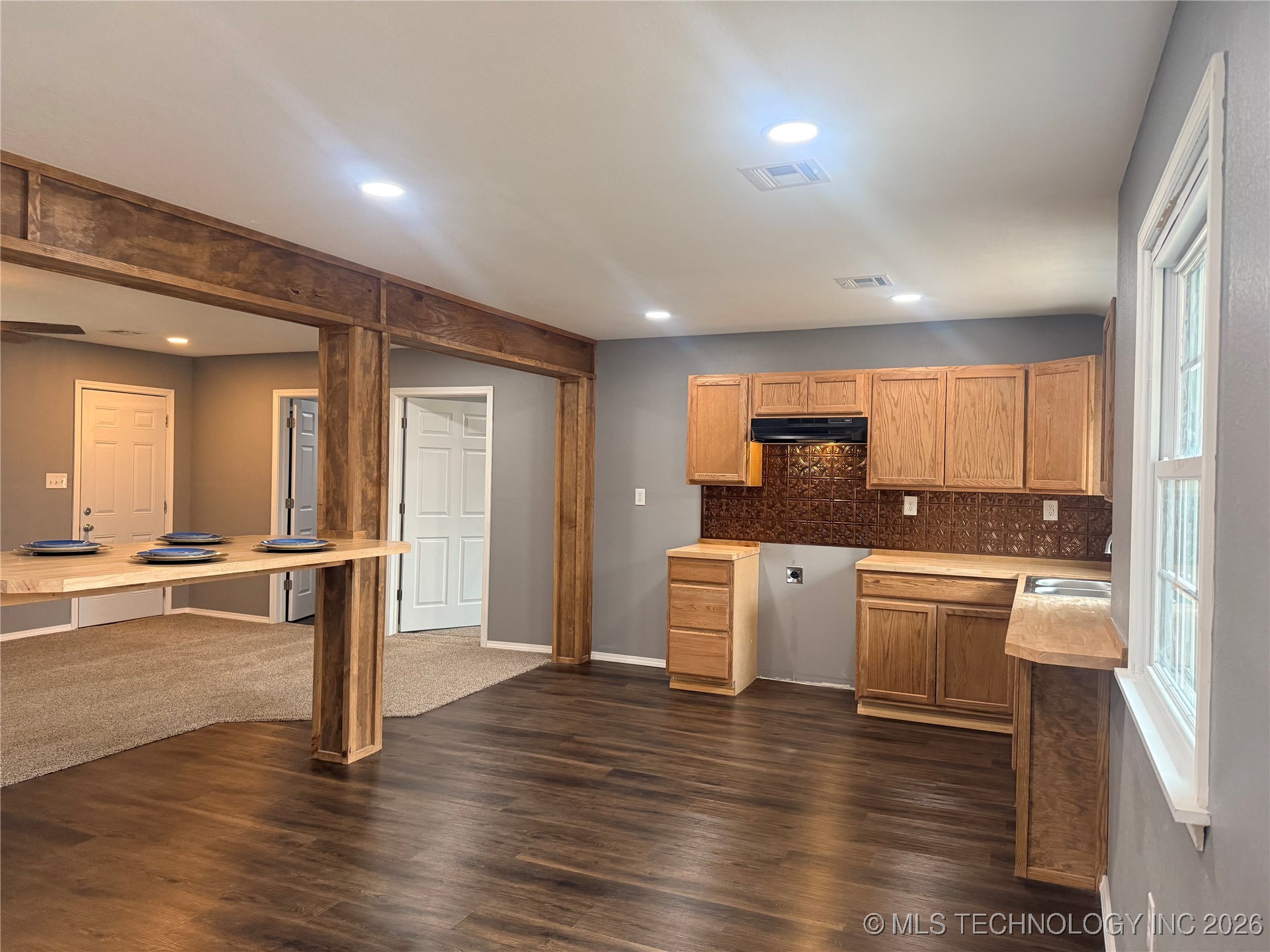 221 Rodman Circle Property Photo 4