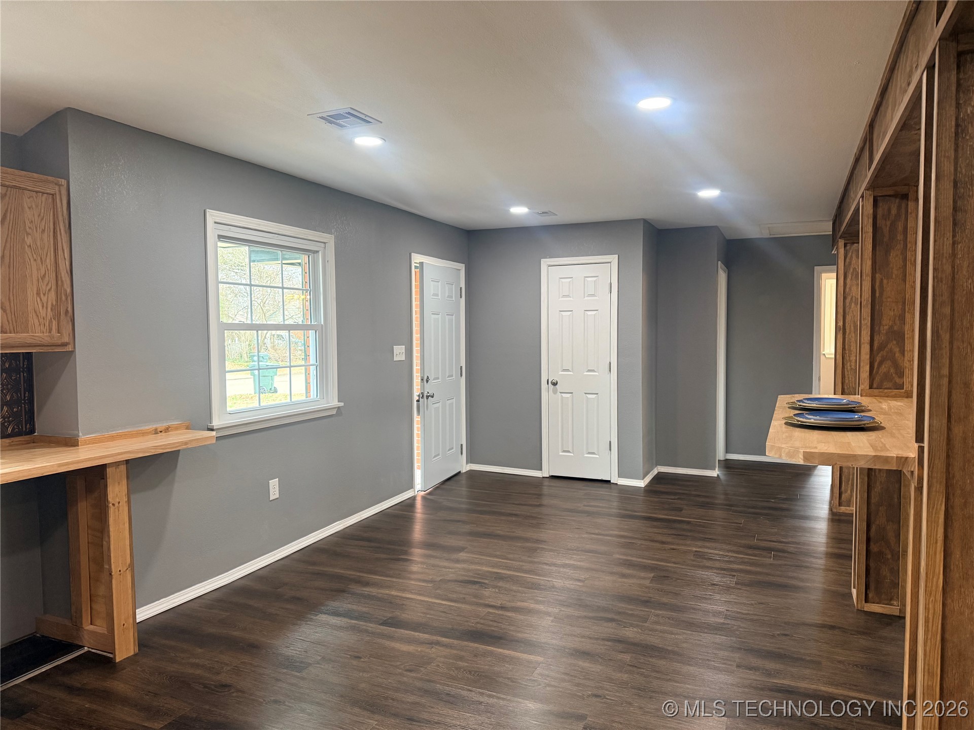 221 Rodman Circle Property Photo 8