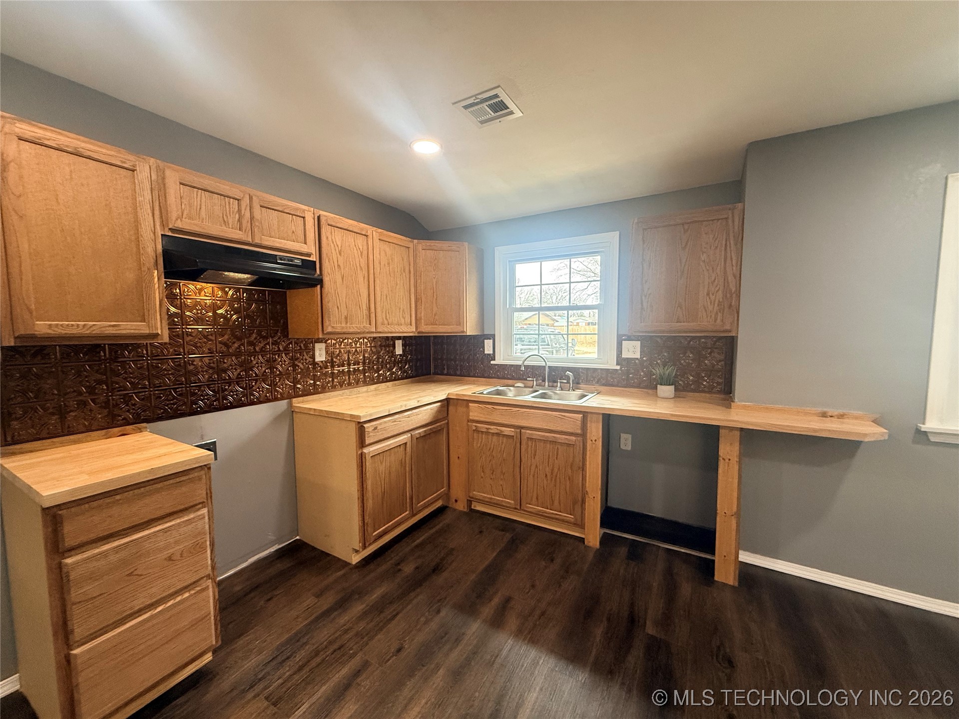 221 Rodman Circle Property Photo 13