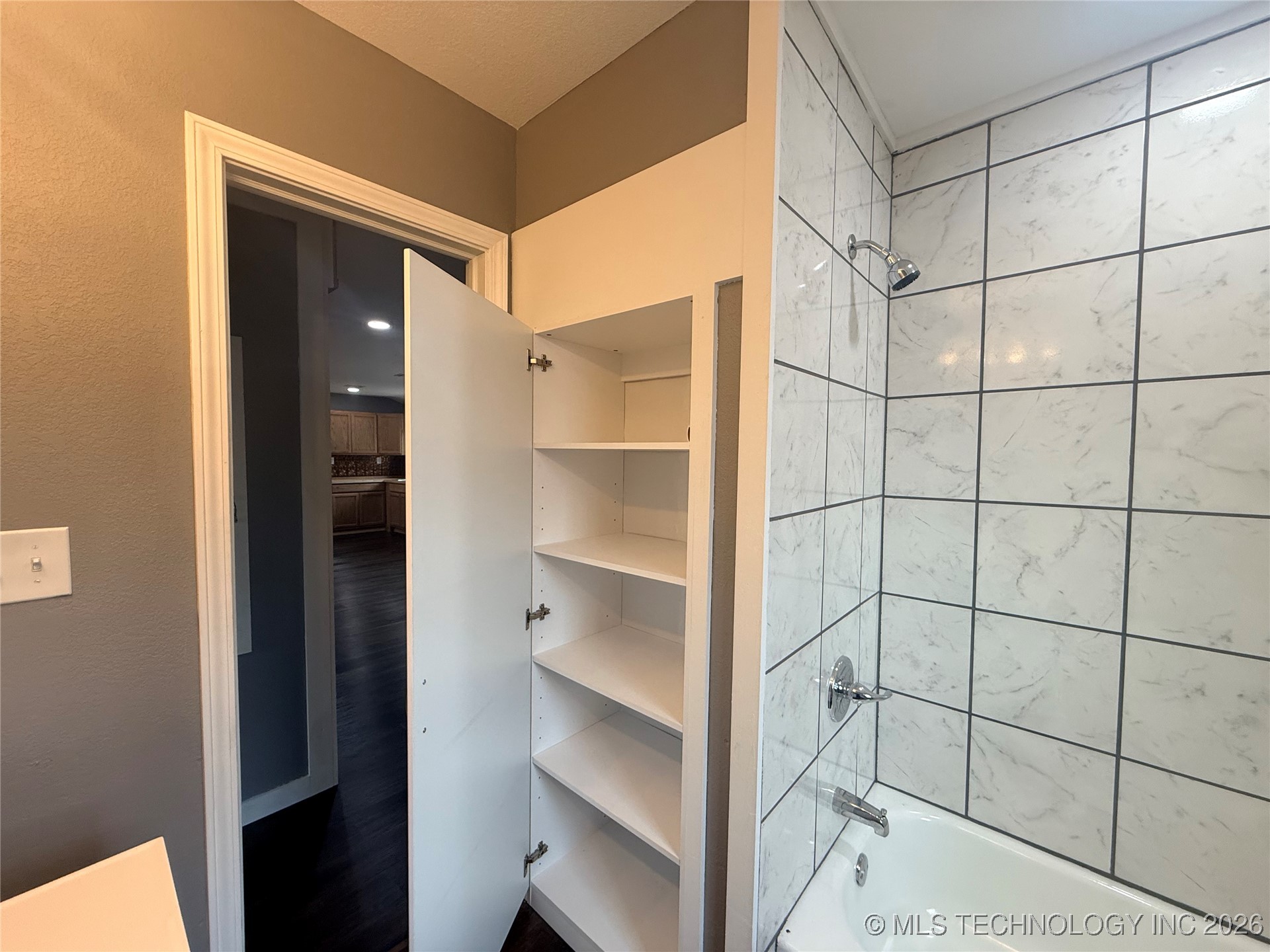 221 Rodman Circle Property Photo 21