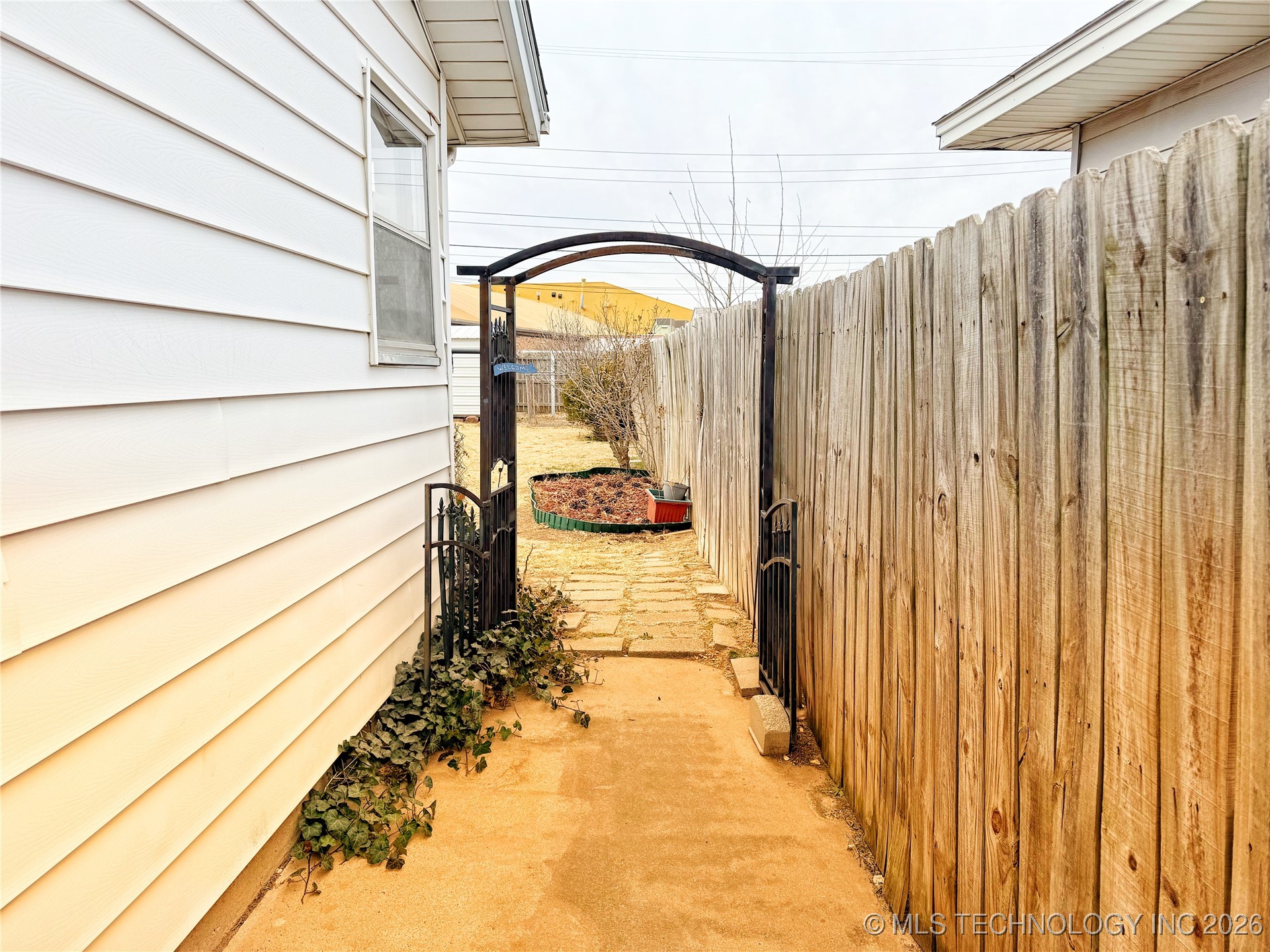 2106 N Quincy Property Photo 3