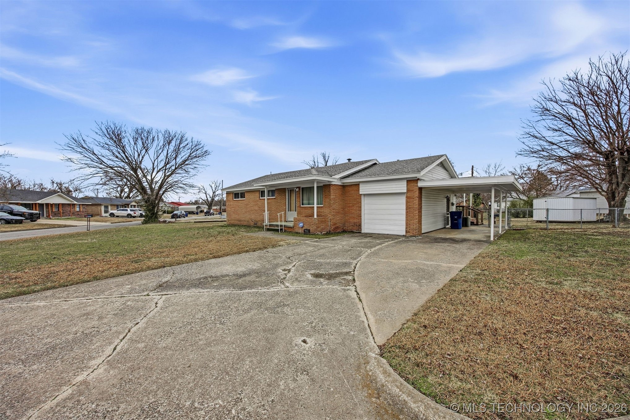 912 N Brady Drive Property Photo 3