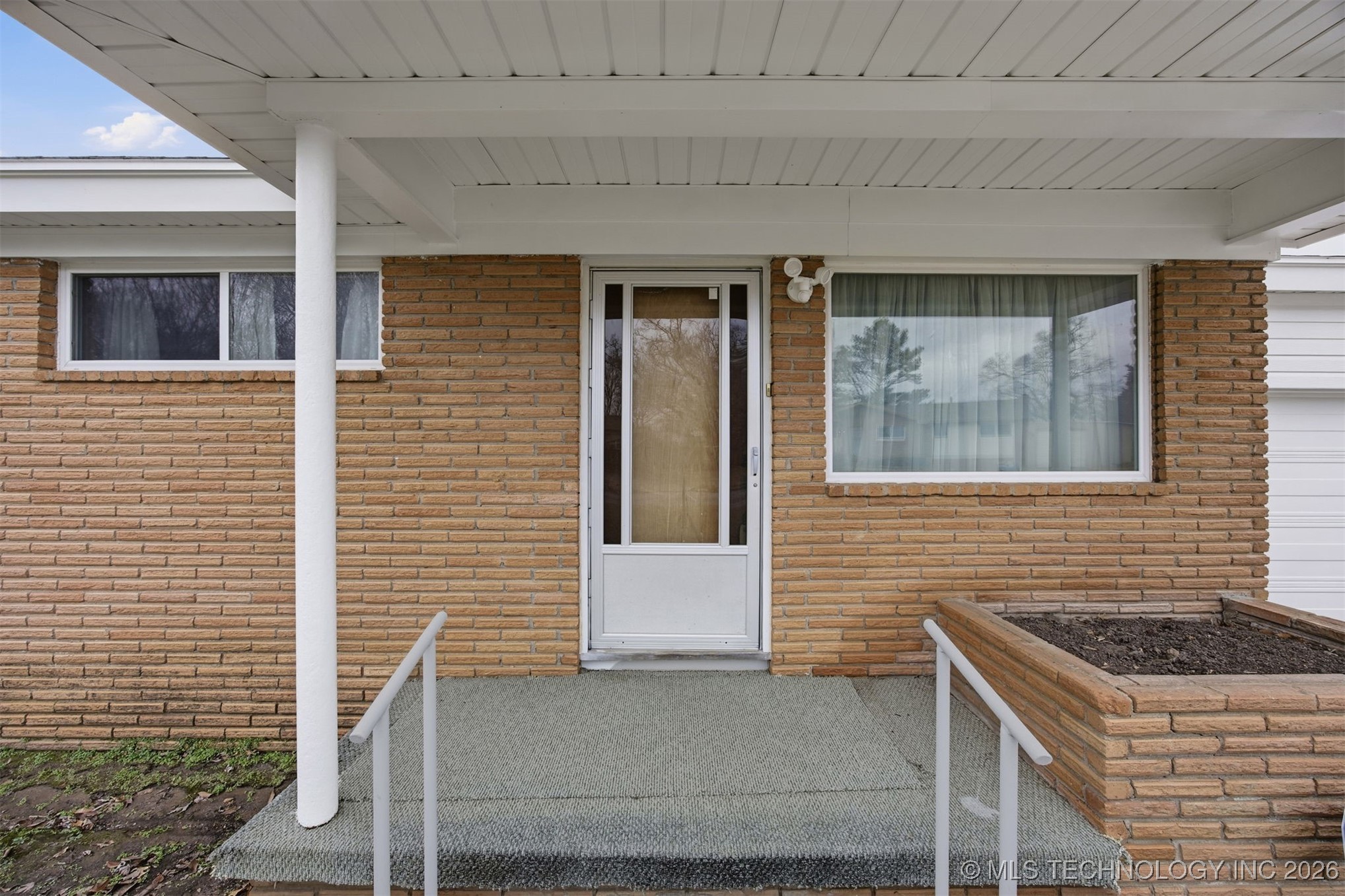 912 N Brady Drive Property Photo 5