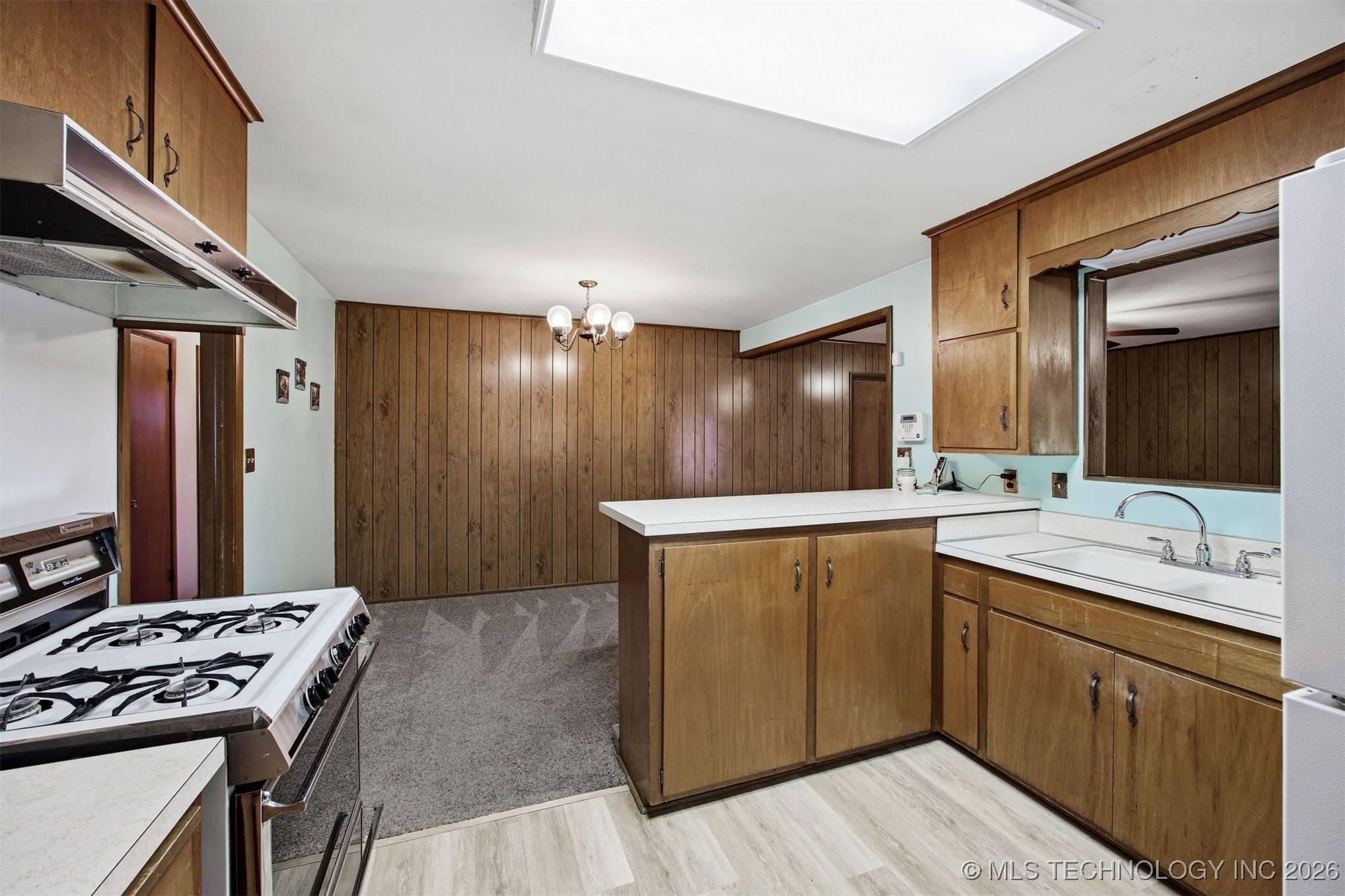 912 N Brady Drive Property Photo 13