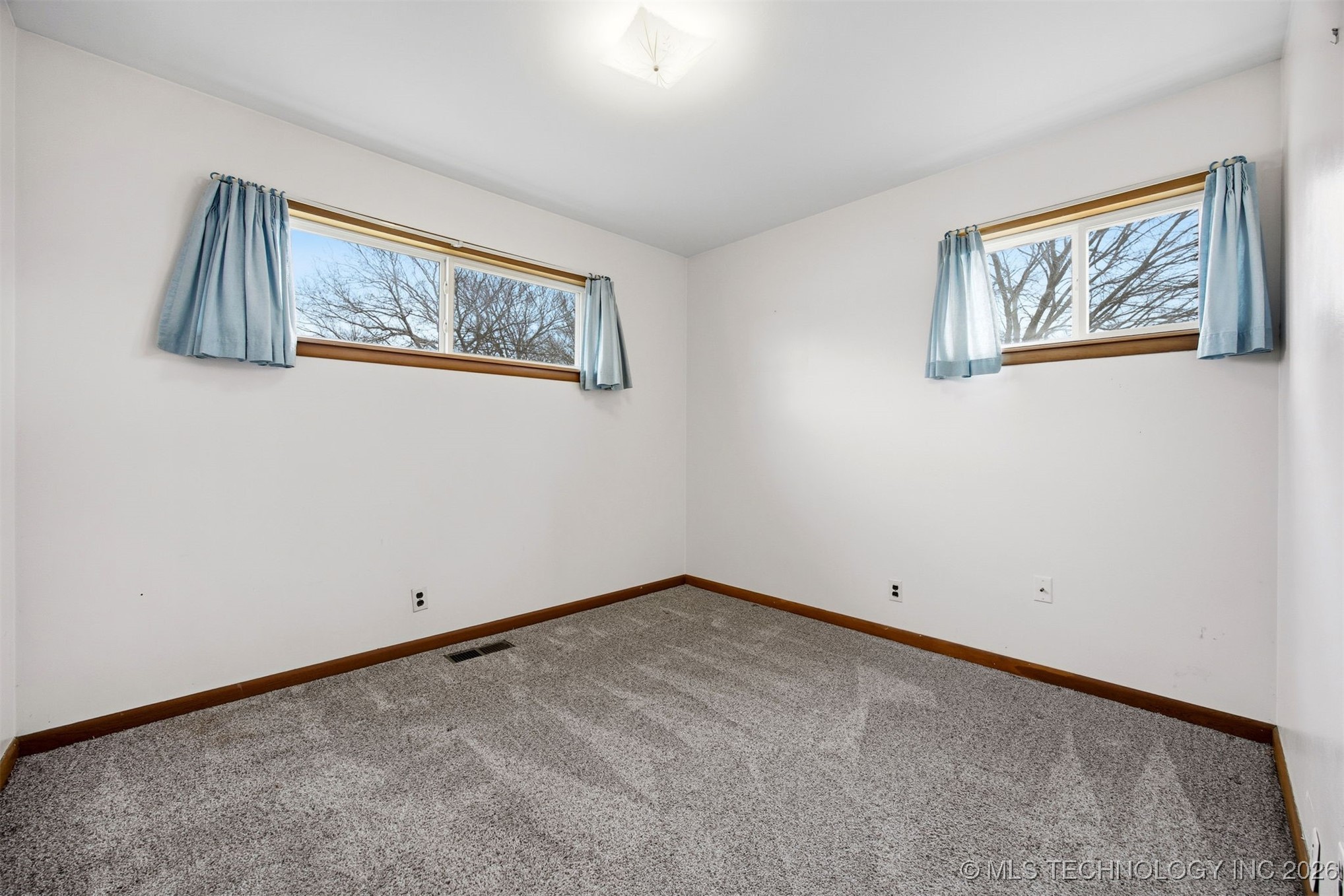 912 N Brady Drive Property Photo 22