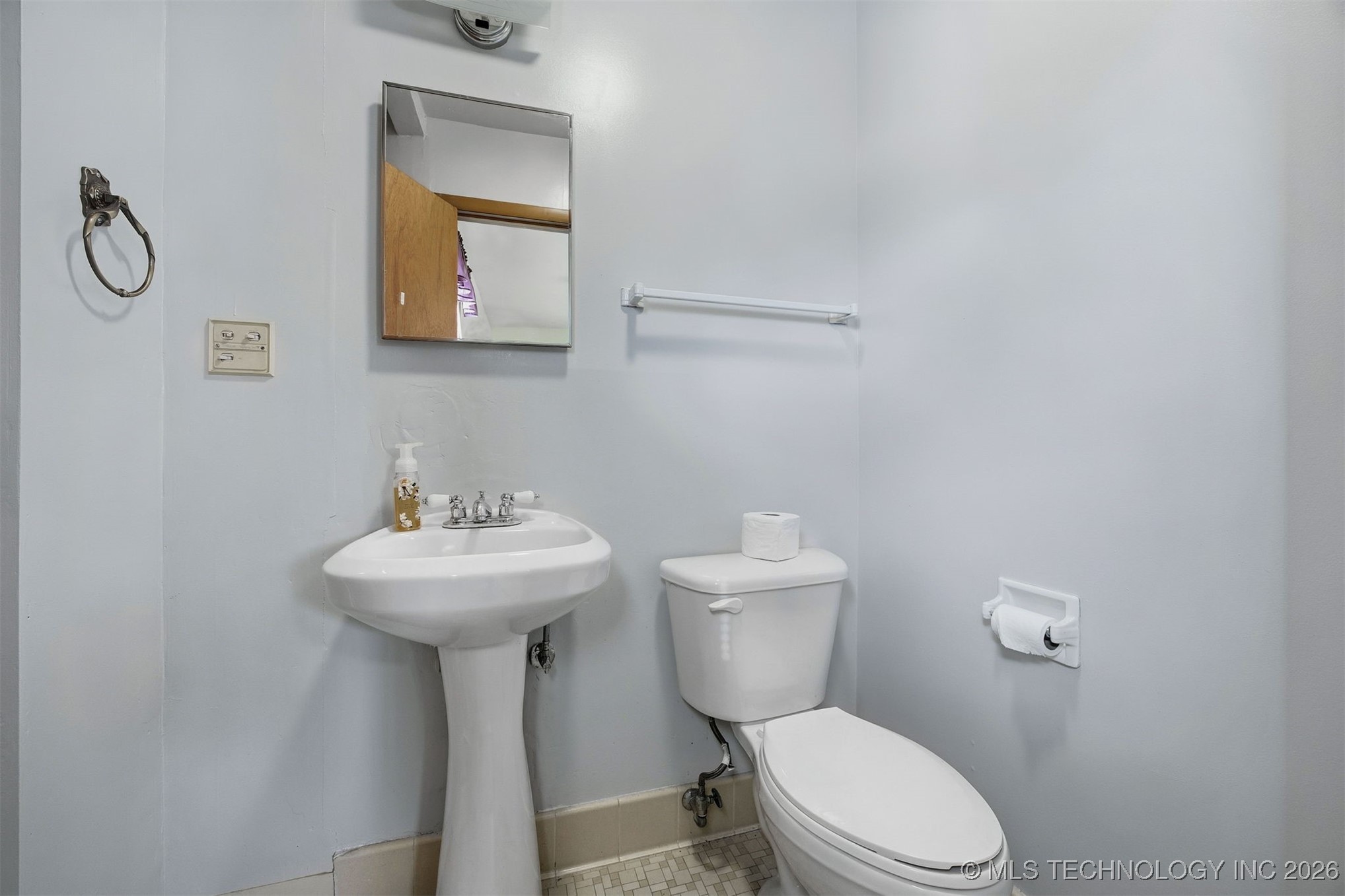 912 N Brady Drive Property Photo 26