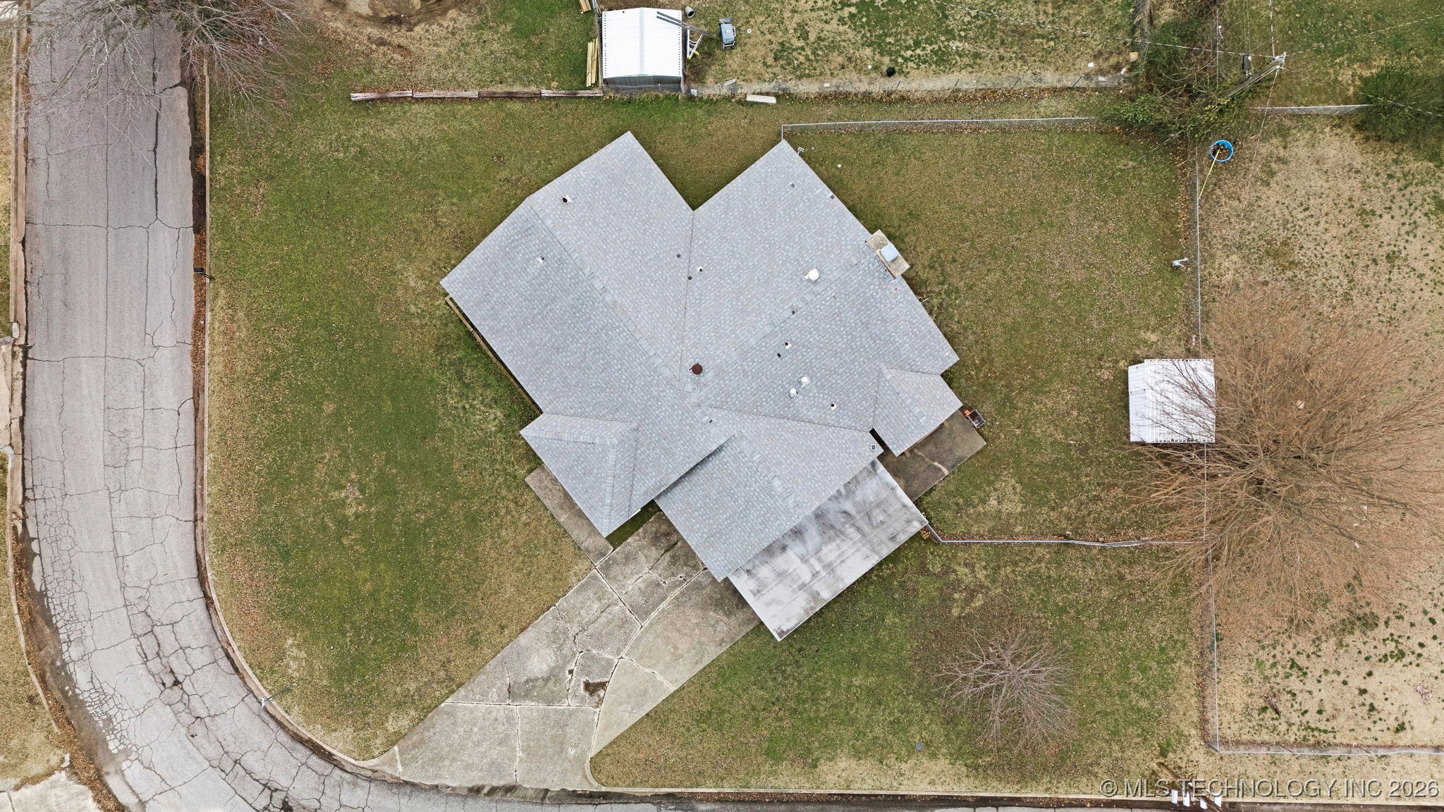 912 N Brady Drive Property Photo 32