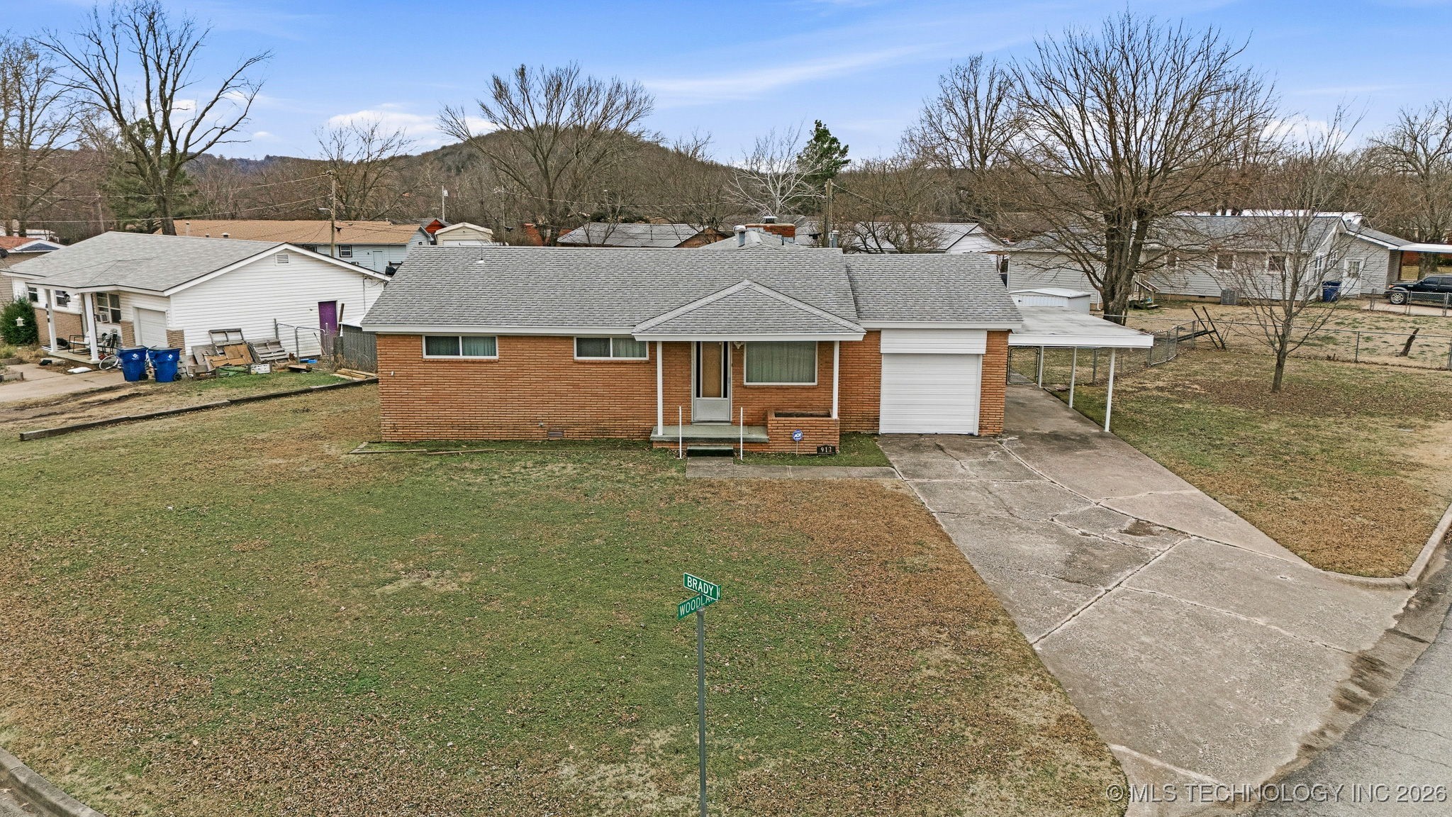 912 N Brady Drive Property Photo 33