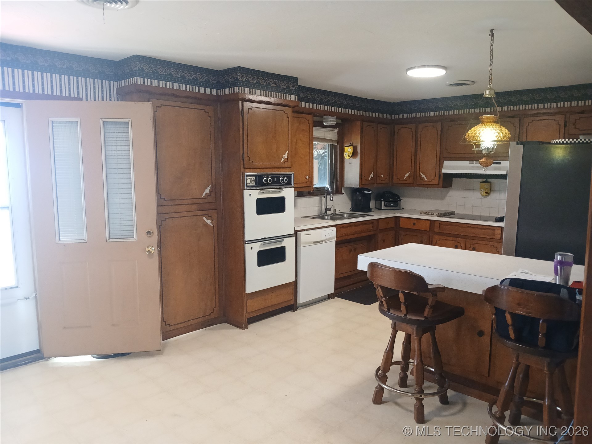 1176 W Albert Road Property Photo 5