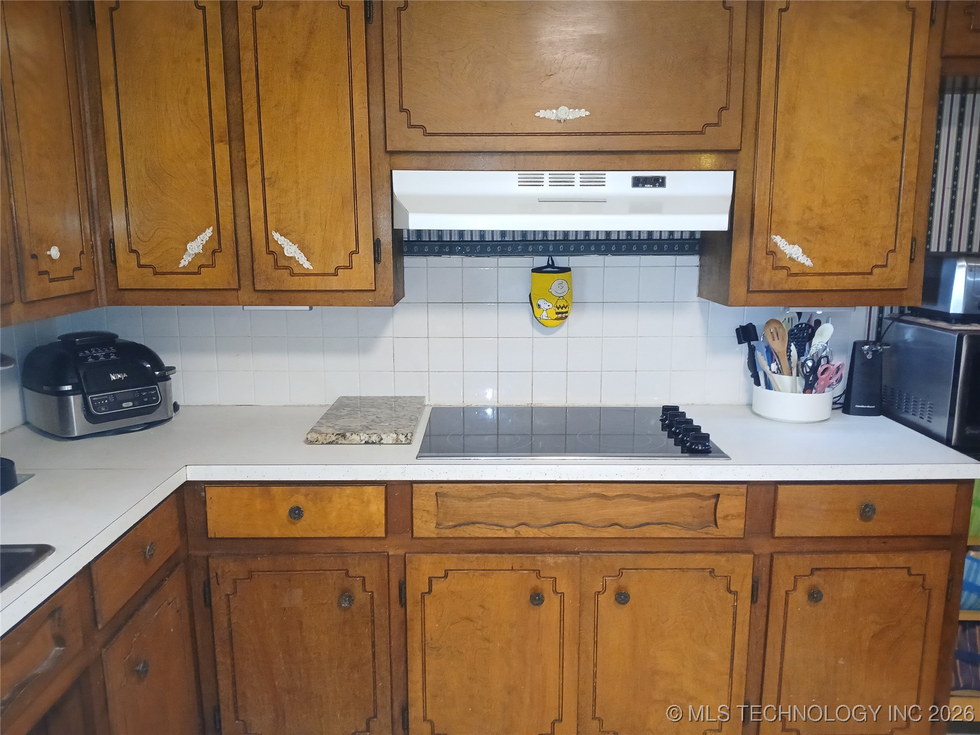 1176 W Albert Road Property Photo 6