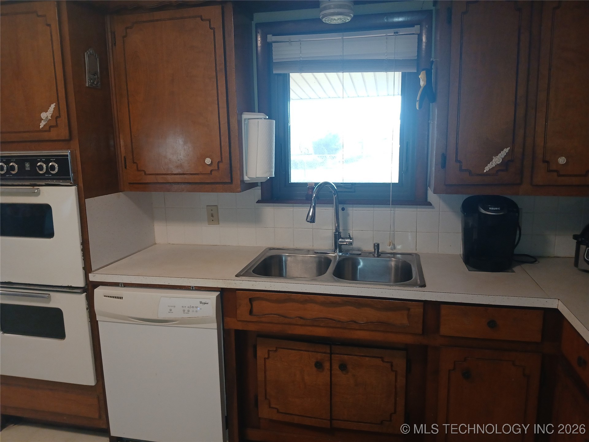 1176 W Albert Road Property Photo 8