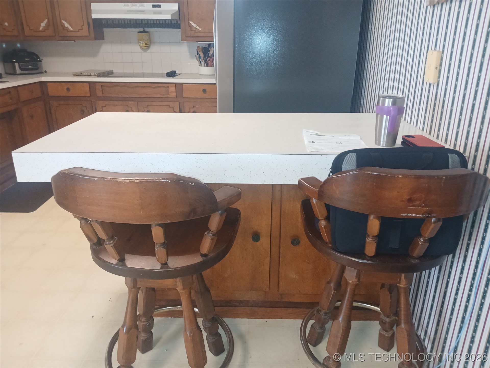 1176 W Albert Road Property Photo 9