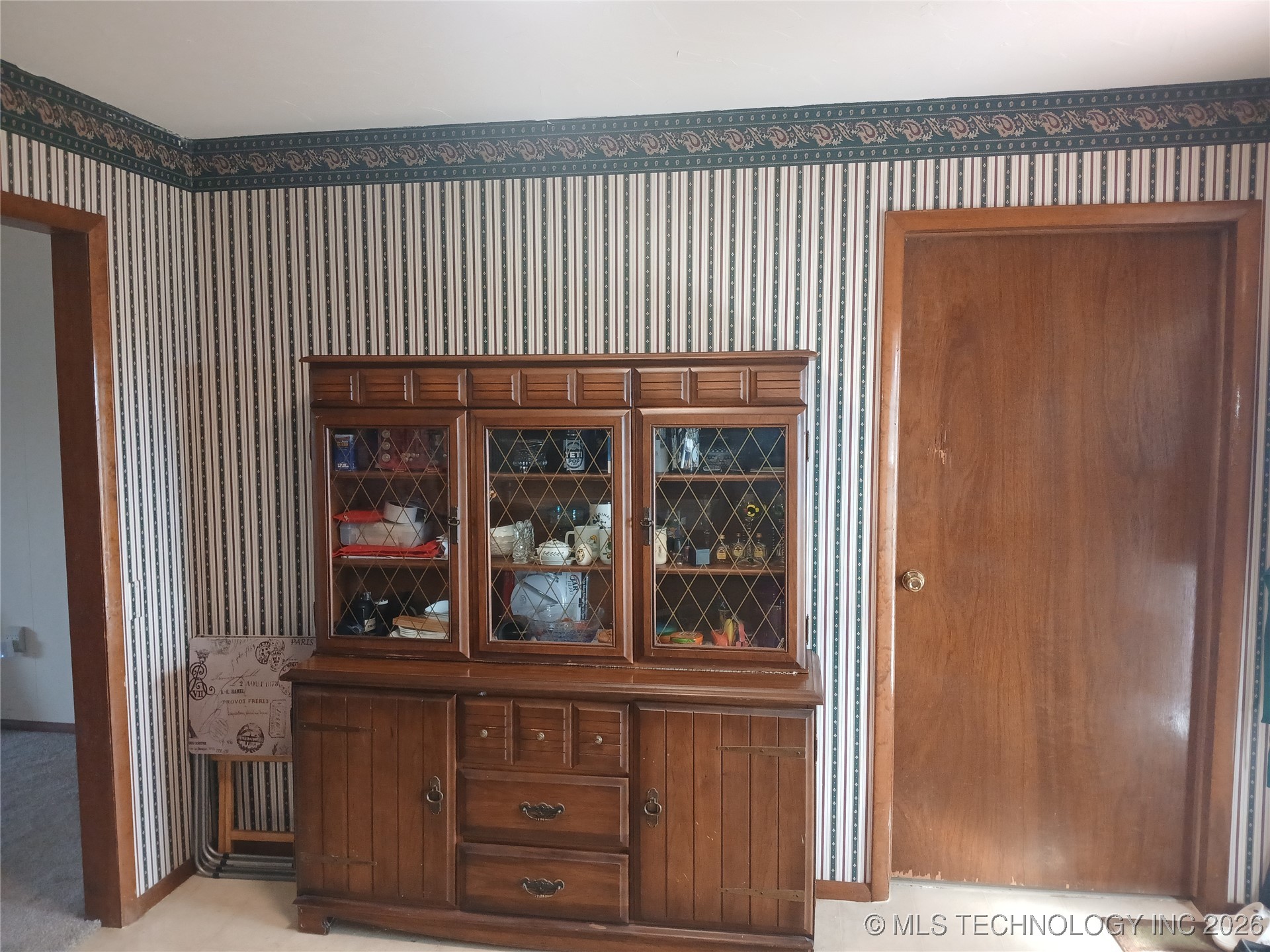 1176 W Albert Road Property Photo 10