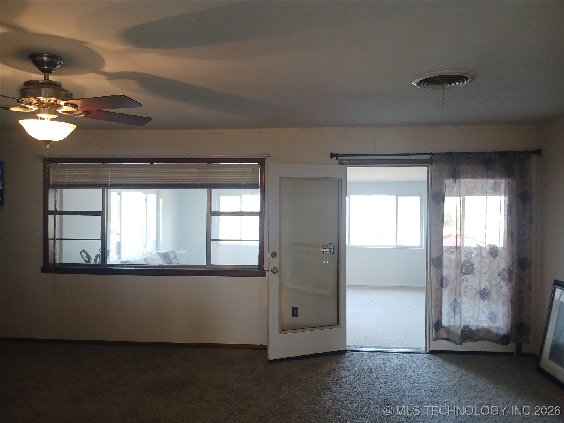 1176 W Albert Road Property Photo 14