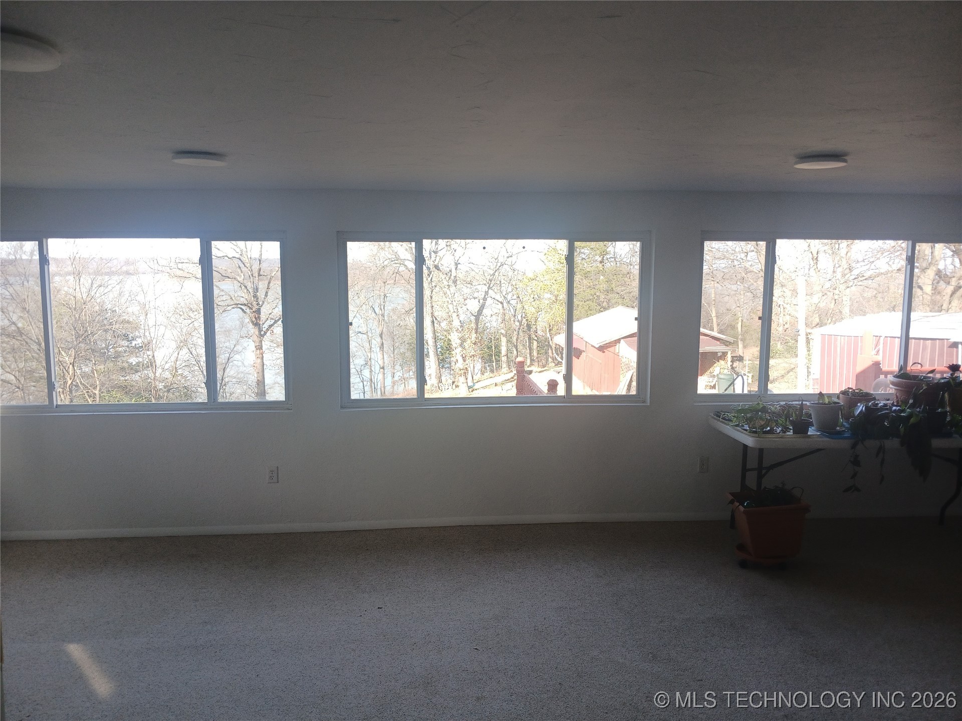 1176 W Albert Road Property Photo 16