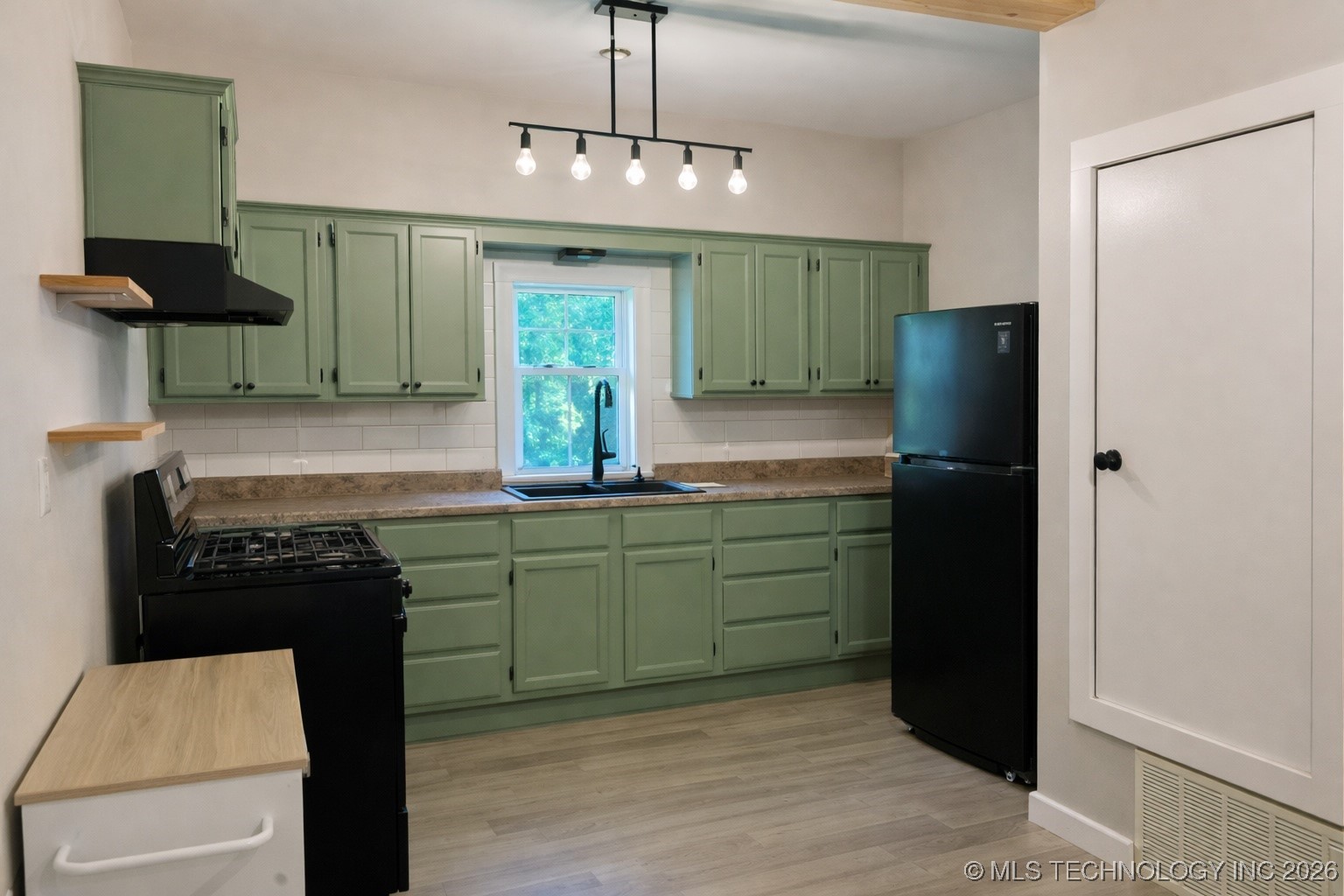 307 S Lee Avenue Property Photo 3