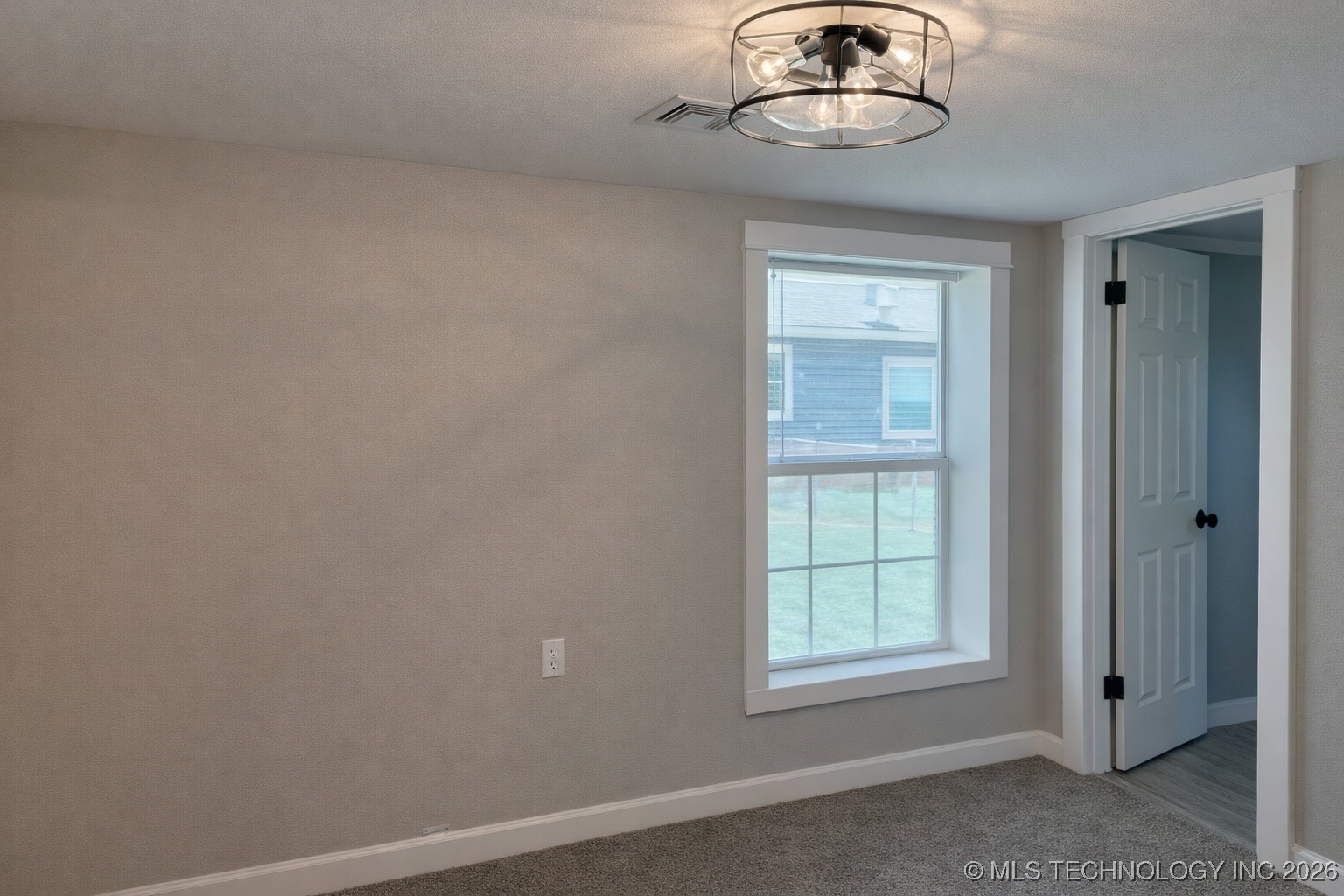 307 S Lee Avenue Property Photo 5