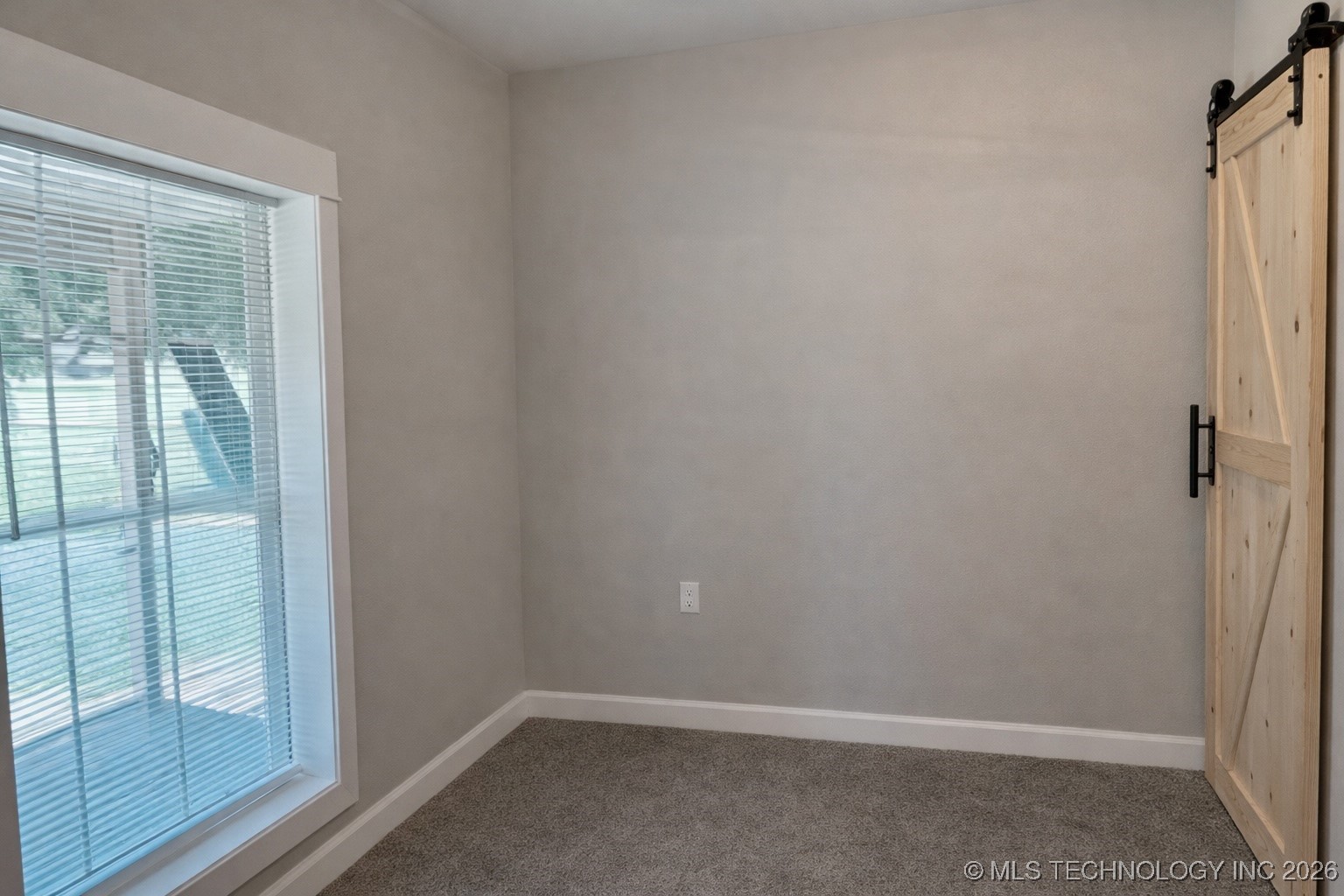 307 S Lee Avenue Property Photo 7