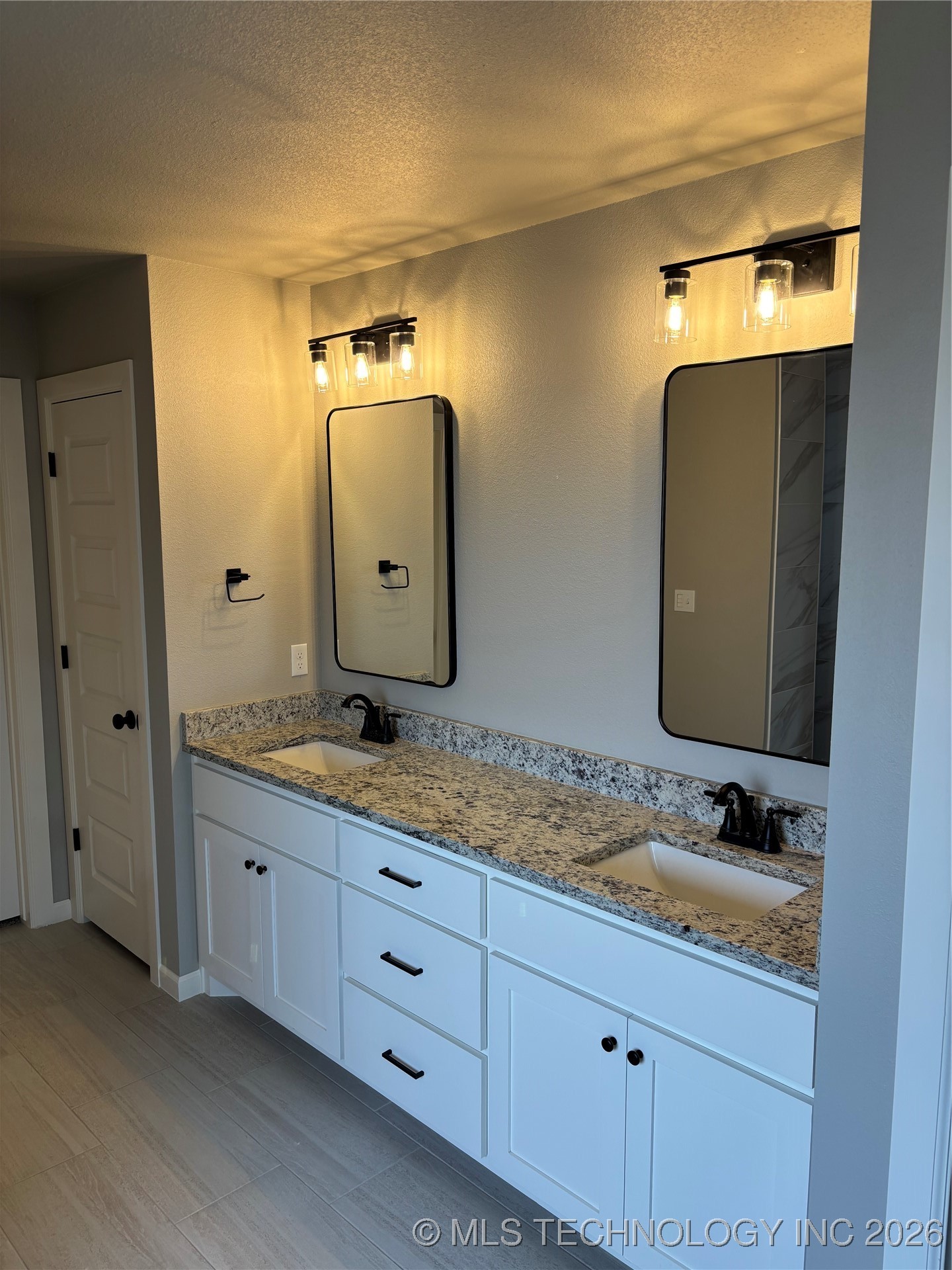 14170 N 54th East Avenue Property Photo 4