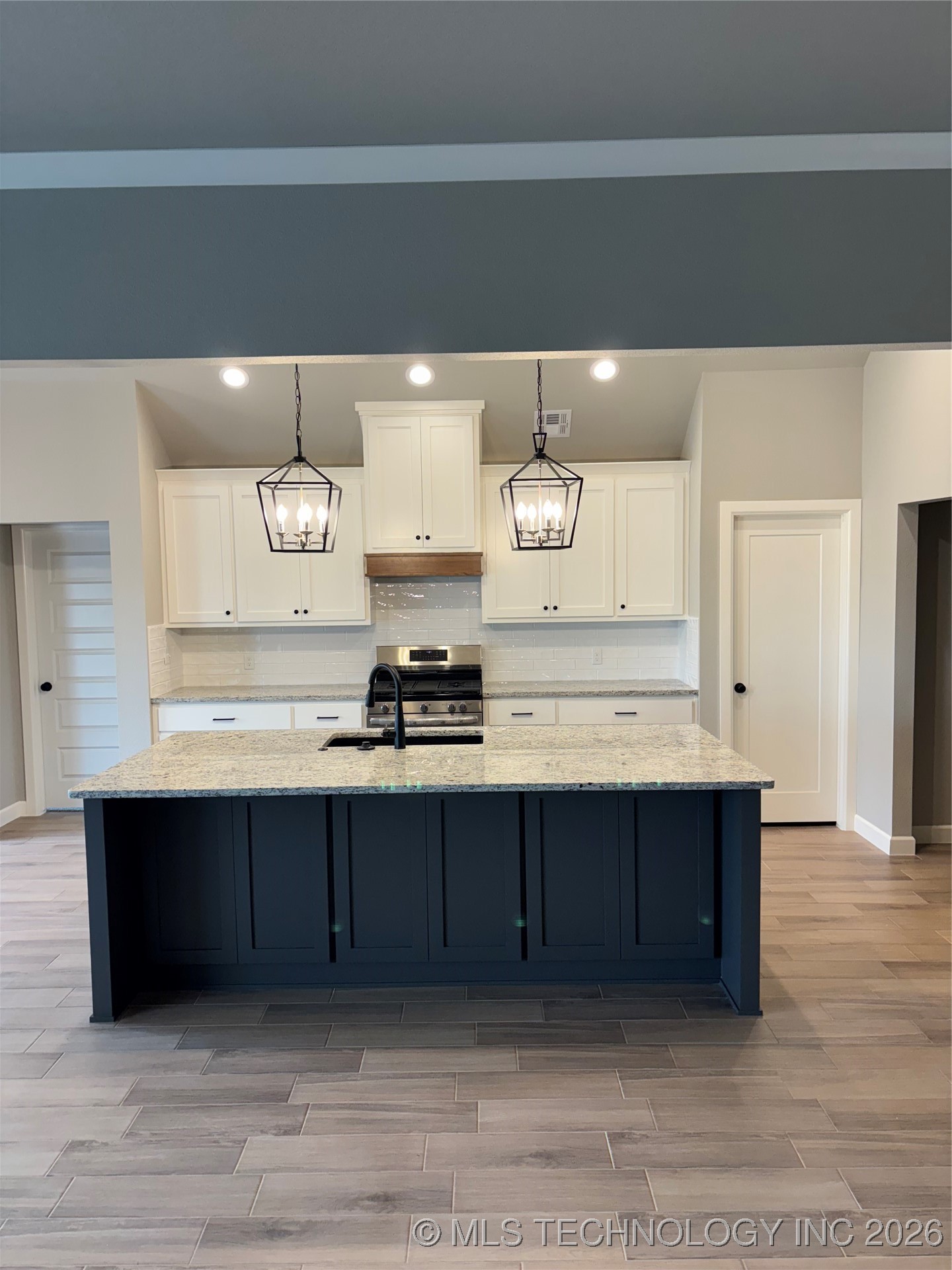 14170 N 54th East Avenue Property Photo 10