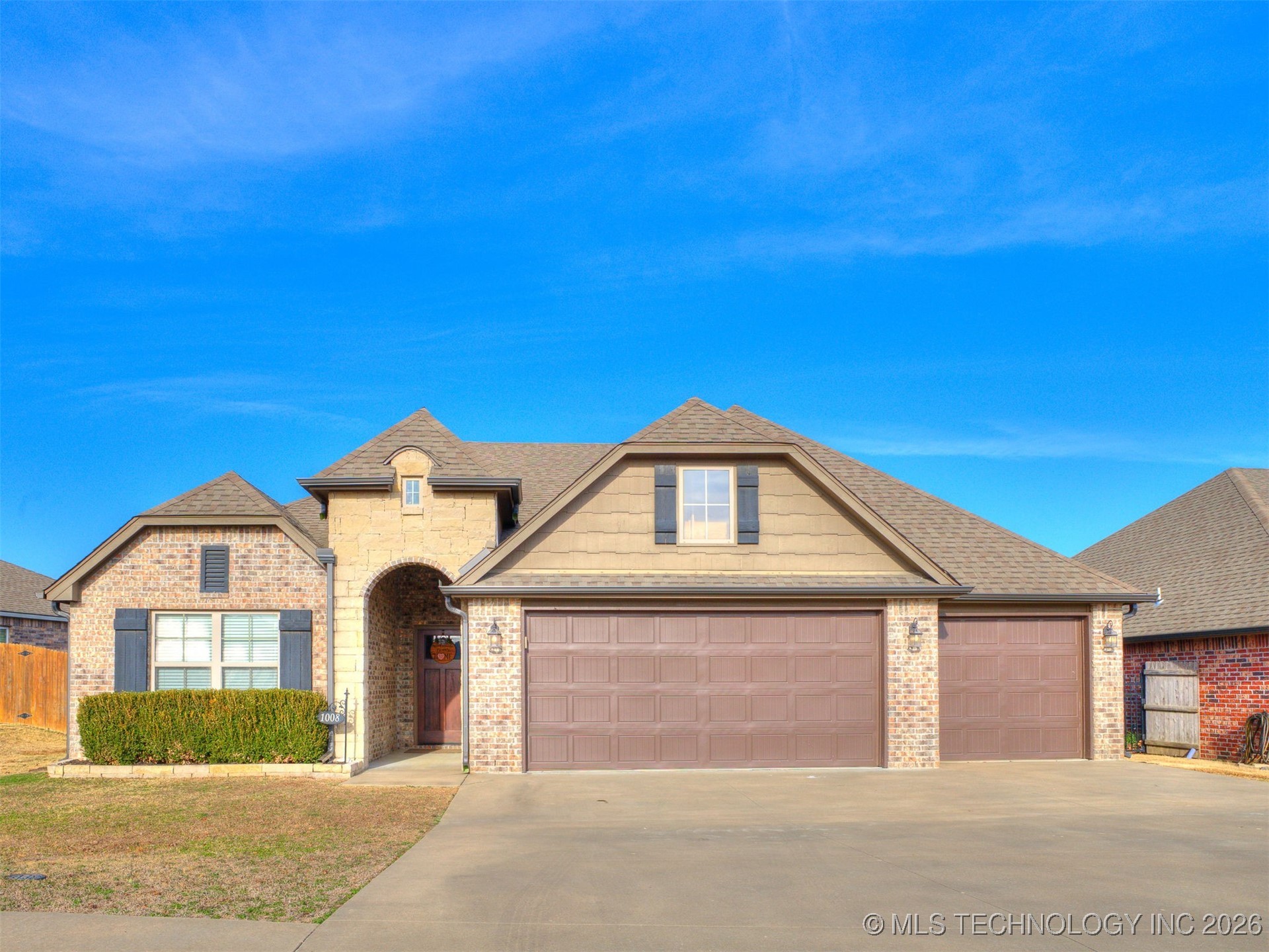 1008 W Missouri Avenue Property Photo 1