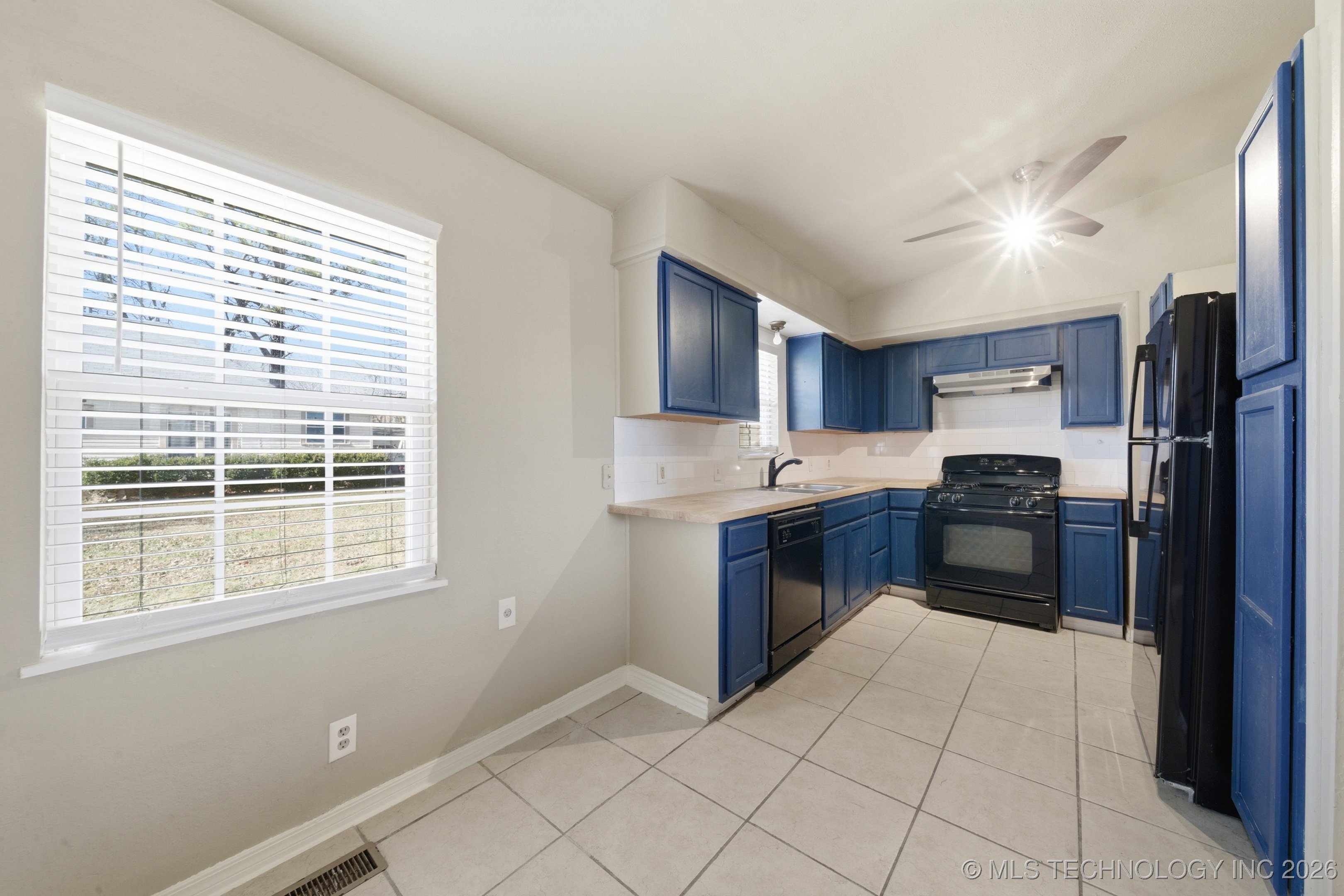 1620 N Union Avenue Property Photo 9