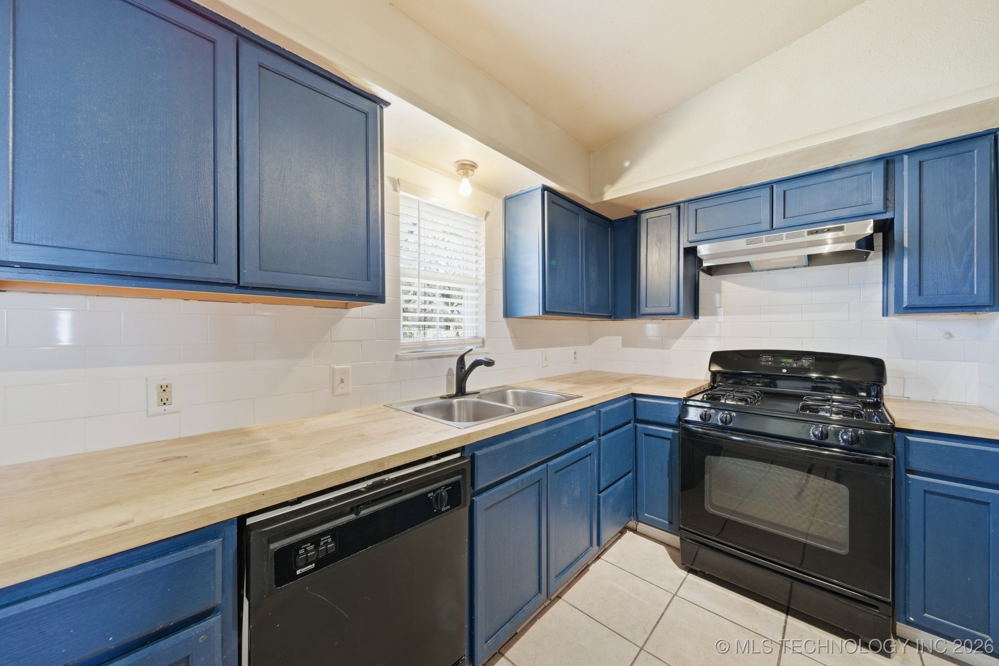 1620 N Union Avenue Property Photo 11