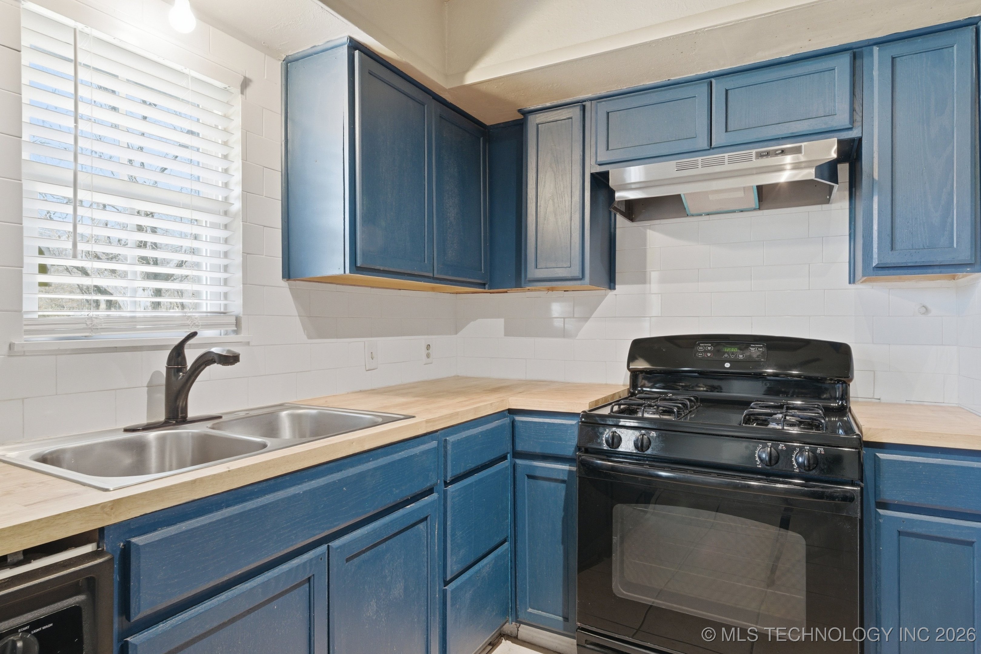 1620 N Union Avenue Property Photo 12