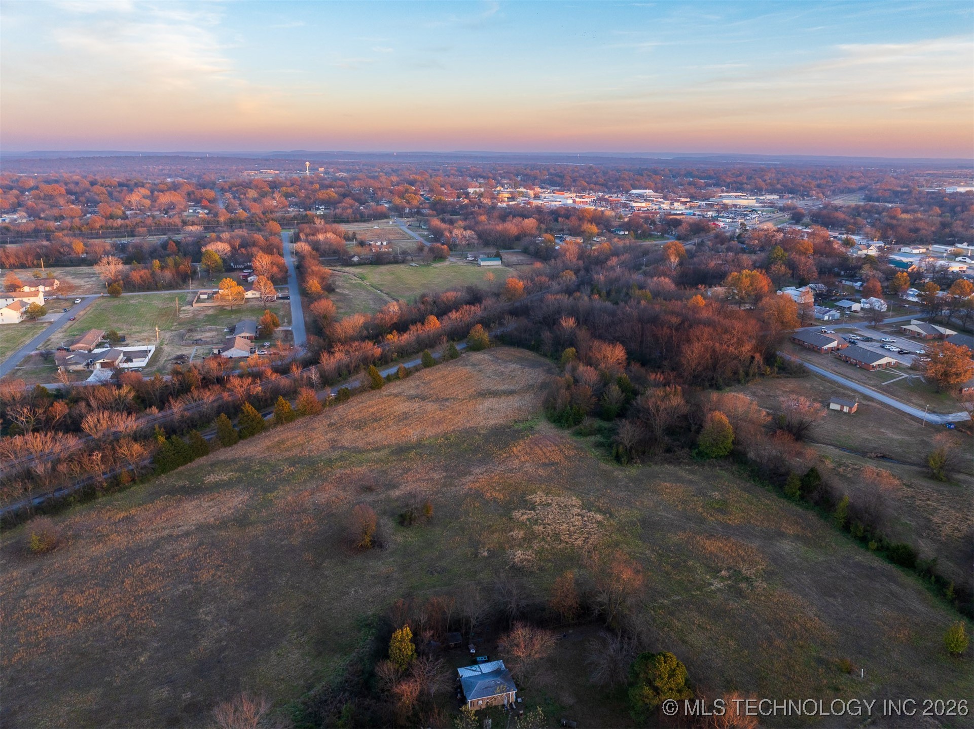 2 N Wagoner Avenue Property Photo 6