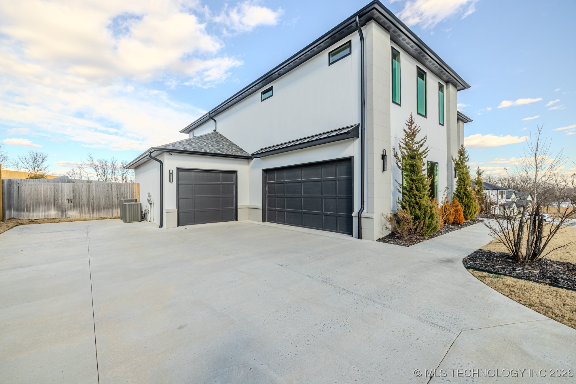 6621 E 153rd Street Property Photo 2