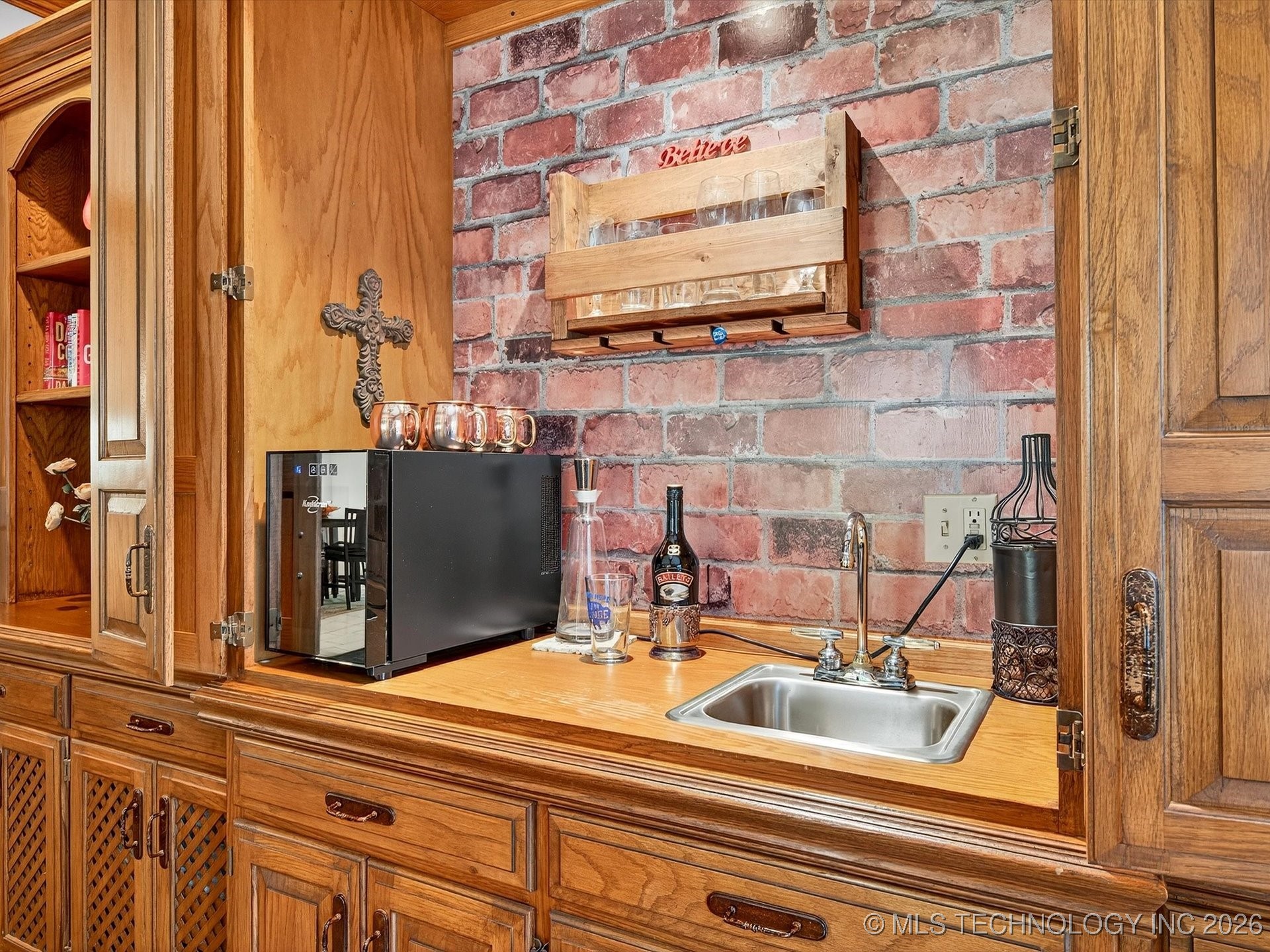 1616 Cherokee Hills Drive Property Photo 11