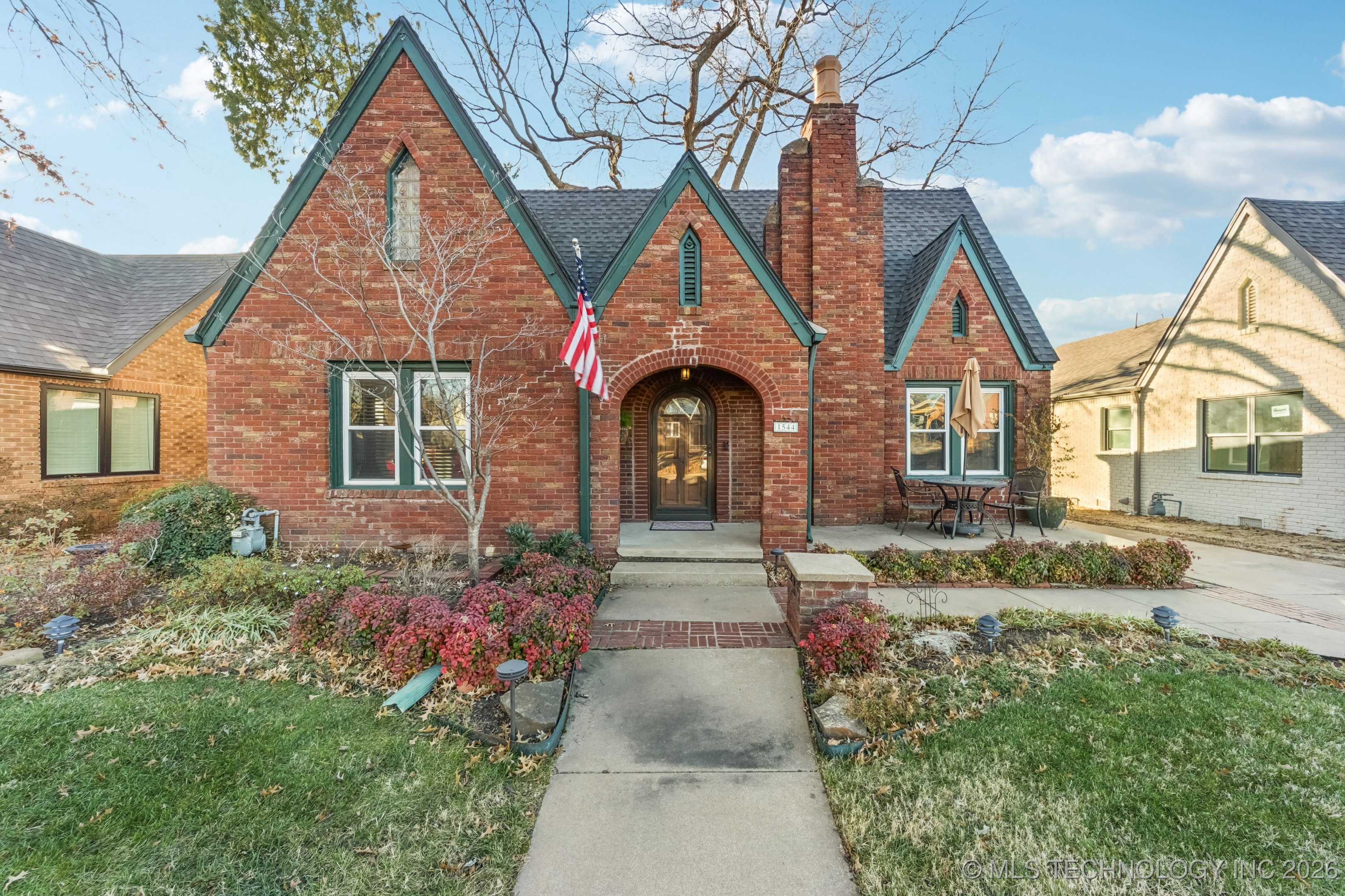 1544 S Columbia Place Property Photo 3