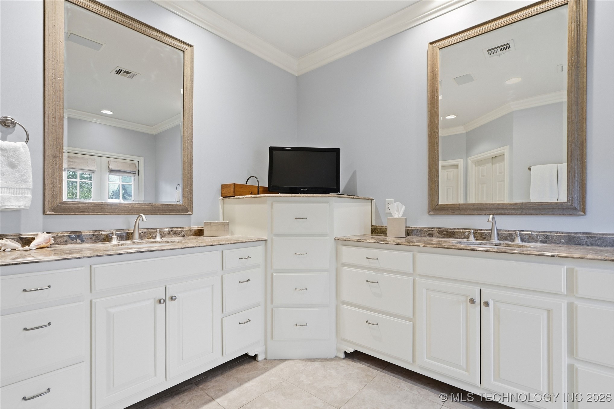 2603 E 22nd Place Property Photo 36