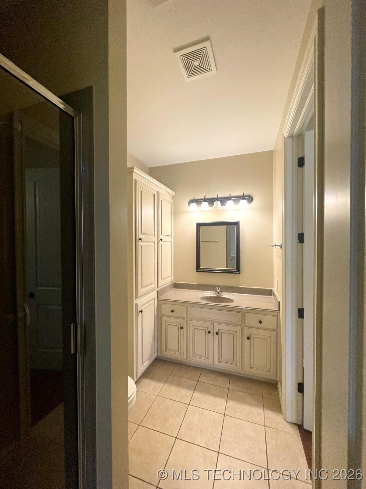 416 E B Street 416 B Property Photo 14