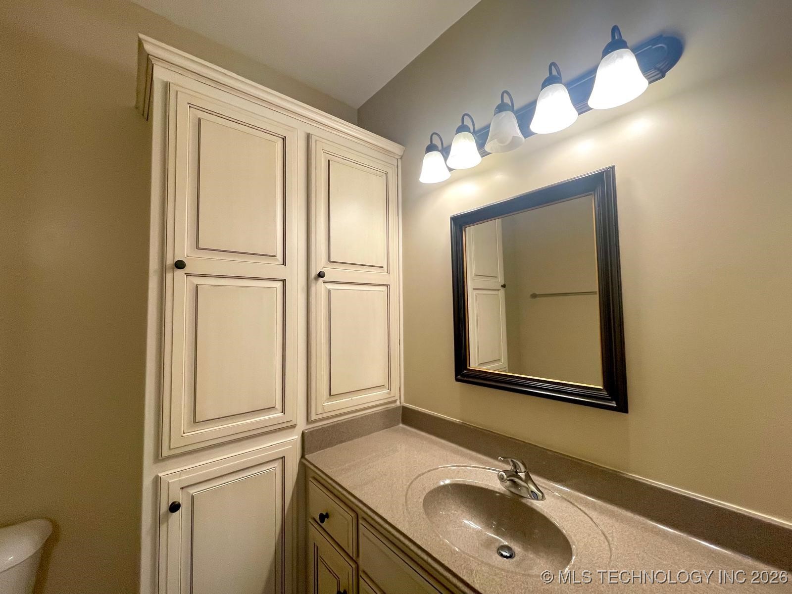 416 E B Street 416 B Property Photo 15