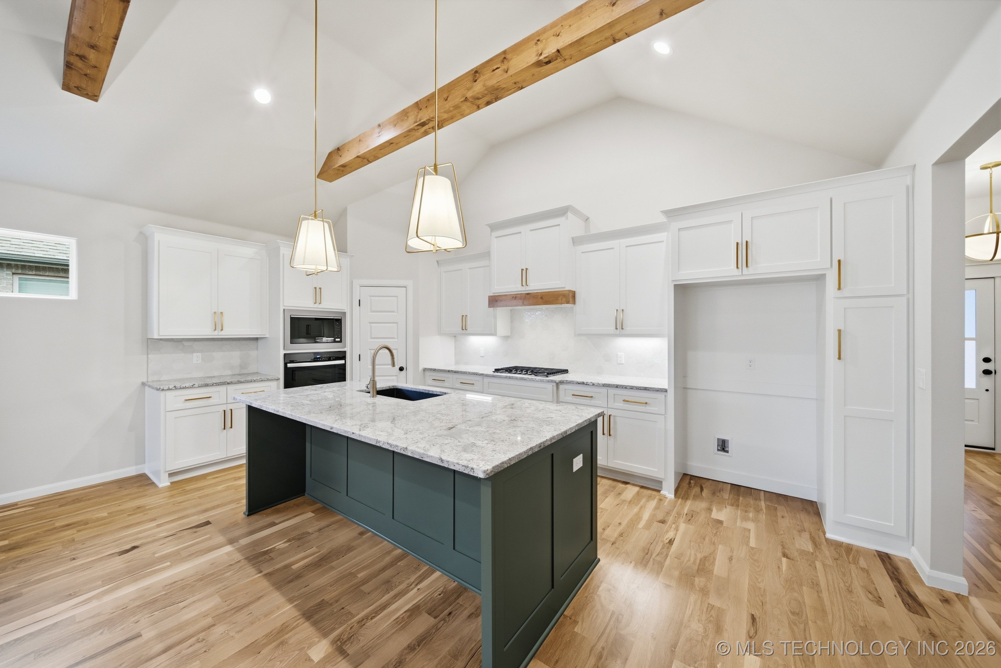 1300 N Beech Street Property Photo 7