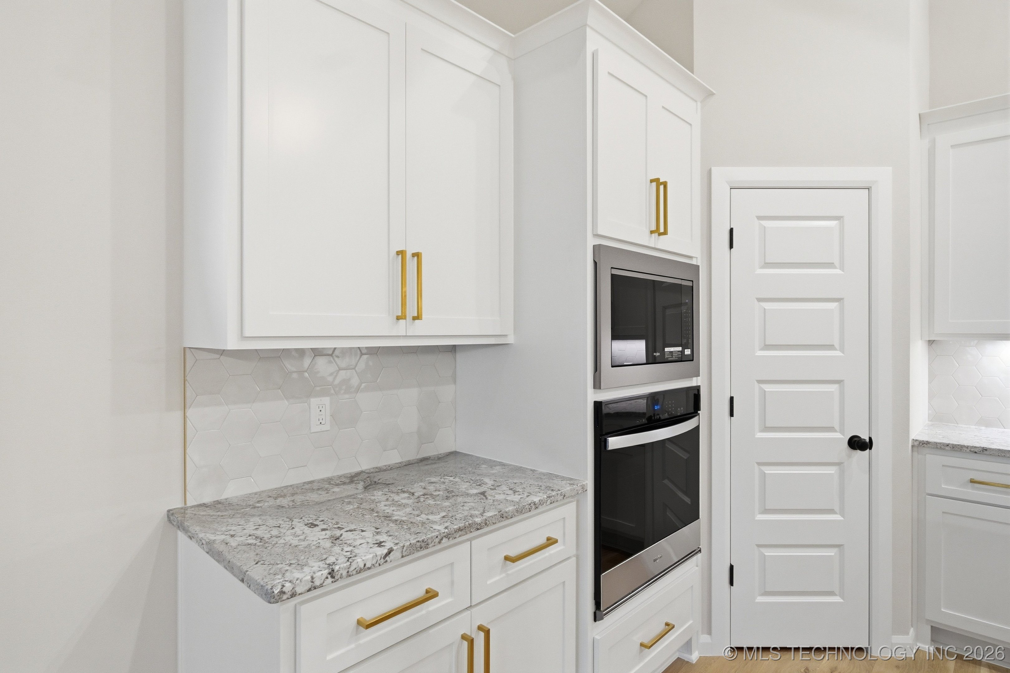 1300 N Beech Street Property Photo 9