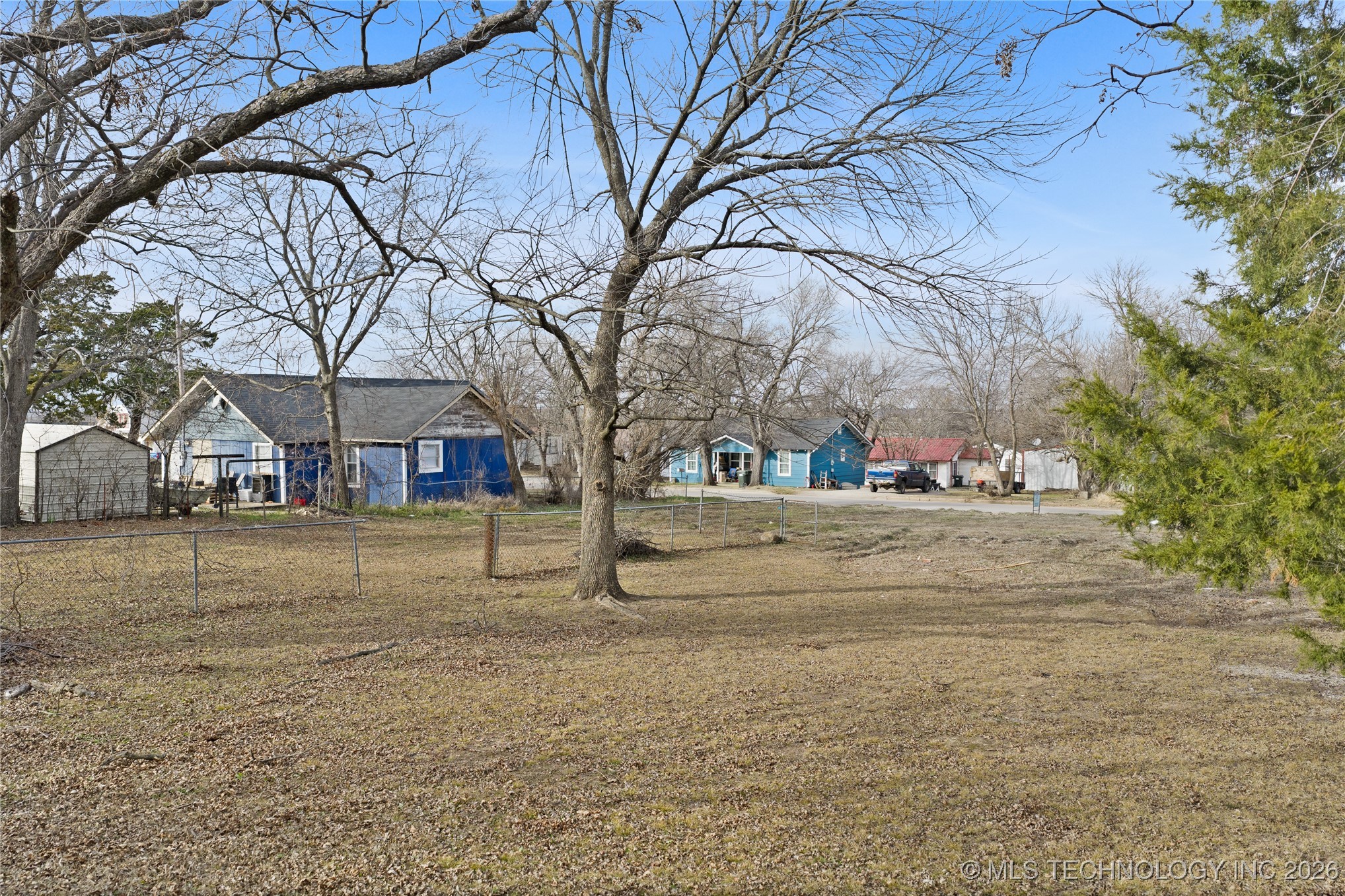 305 E Tahlequah Property Photo 9