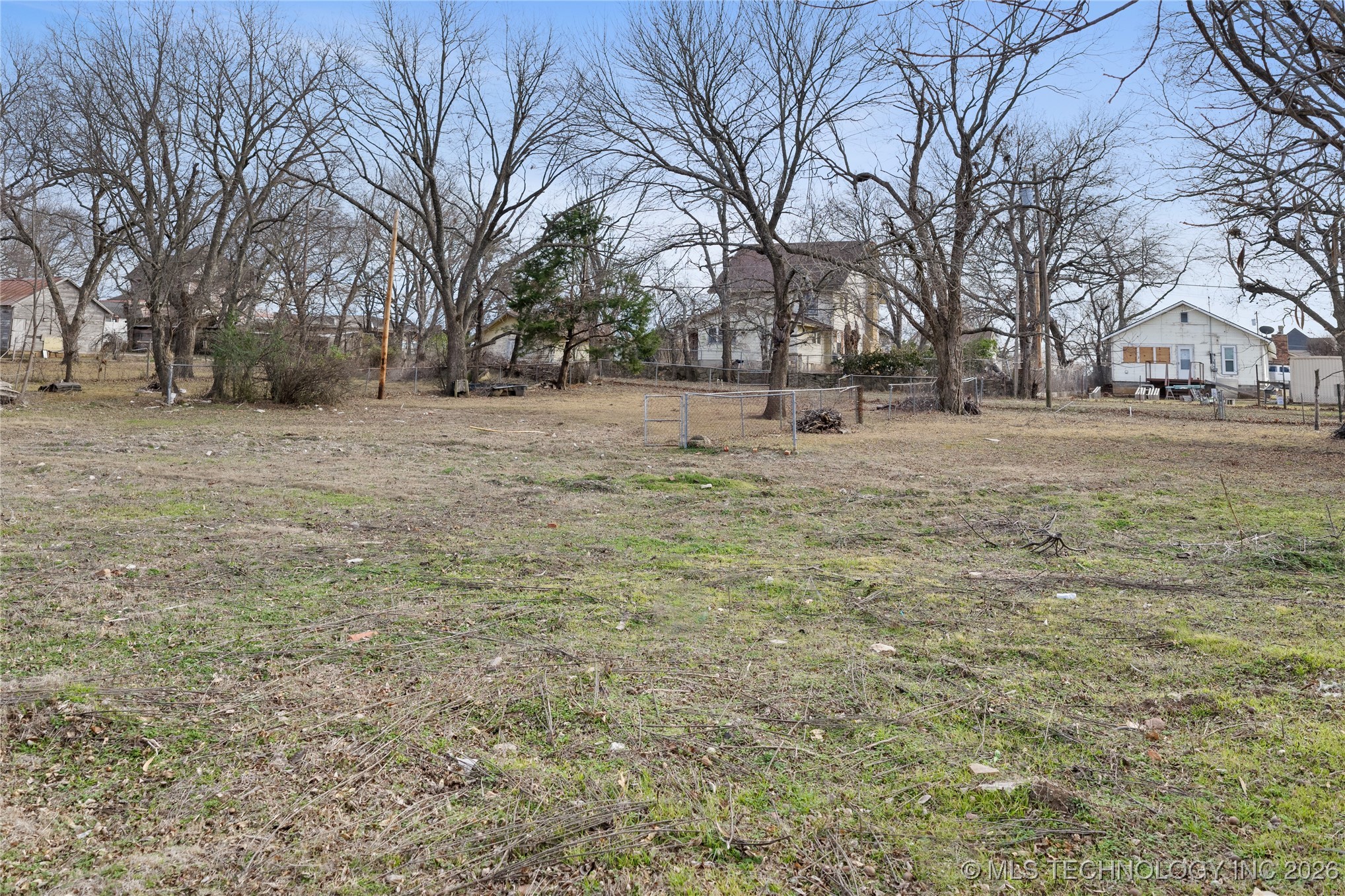 305 E Tahlequah Property Photo 10