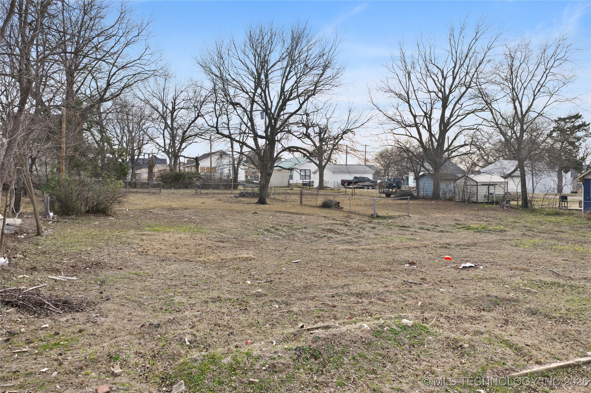 305 E Tahlequah Property Photo 11