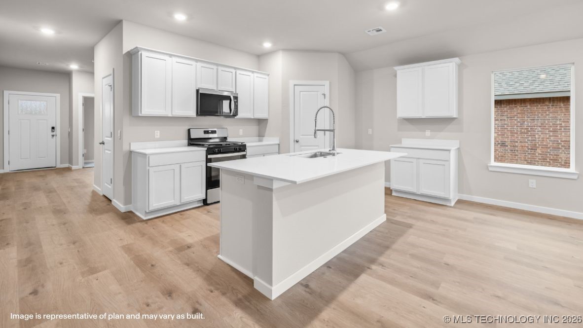 7530 E 156th Place S Property Photo 4