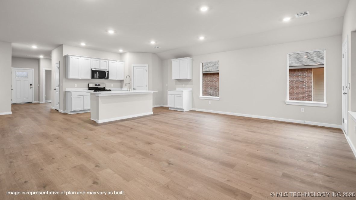 7530 E 156th Place S Property Photo 5