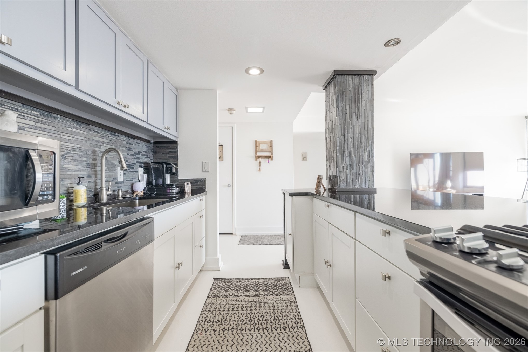 450 W 7th Street 1905 Property Photo 6