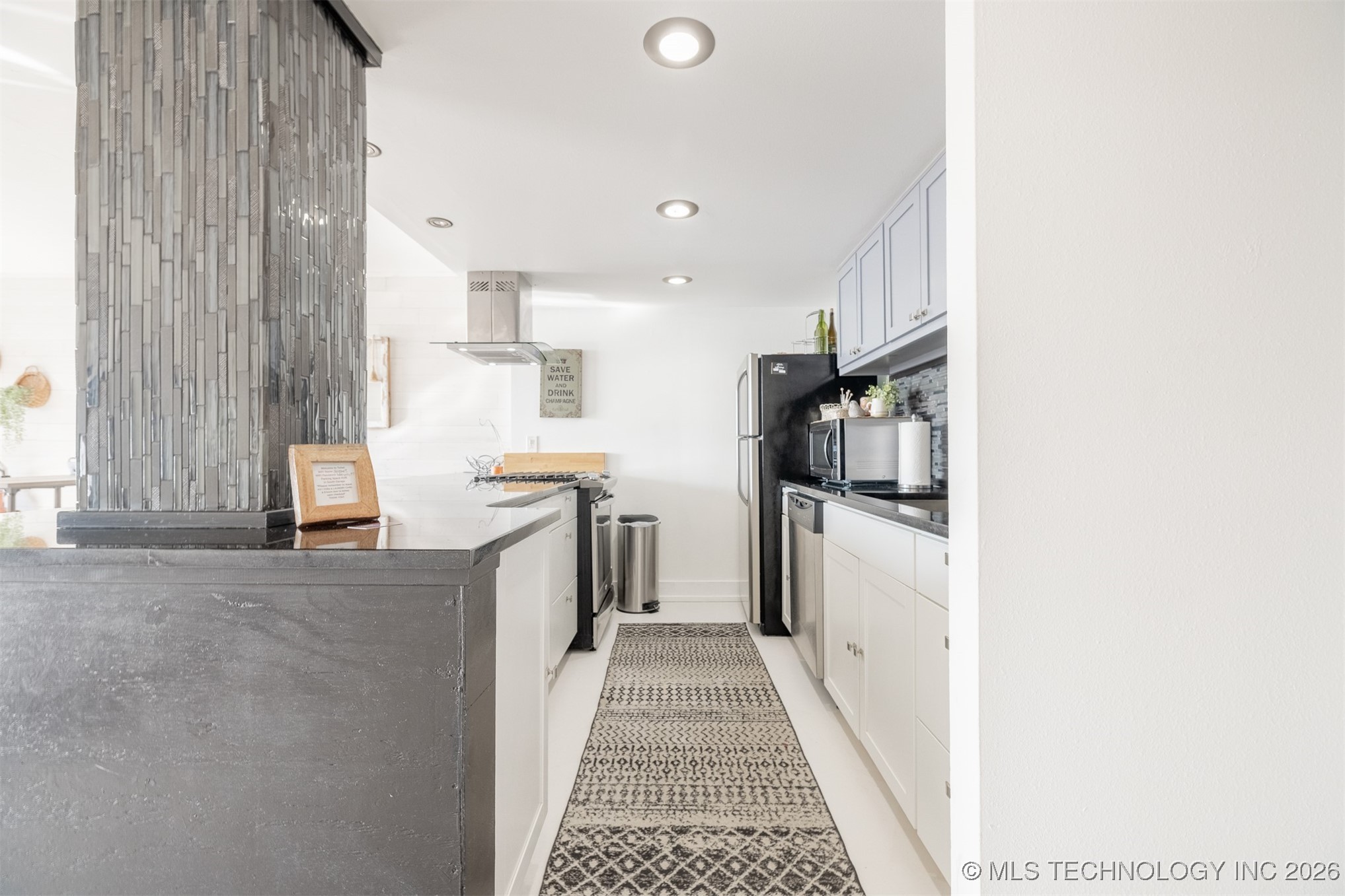 450 W 7th Street 1905 Property Photo 7