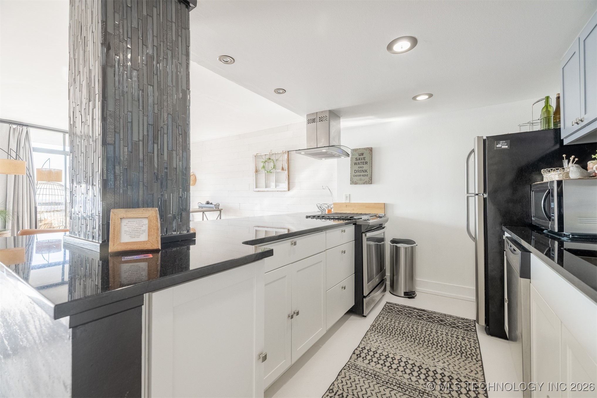 450 W 7th Street 1905 Property Photo 8