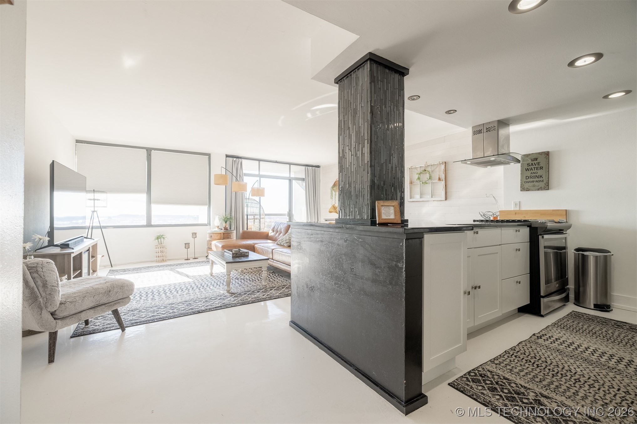 450 W 7th Street 1905 Property Photo 9