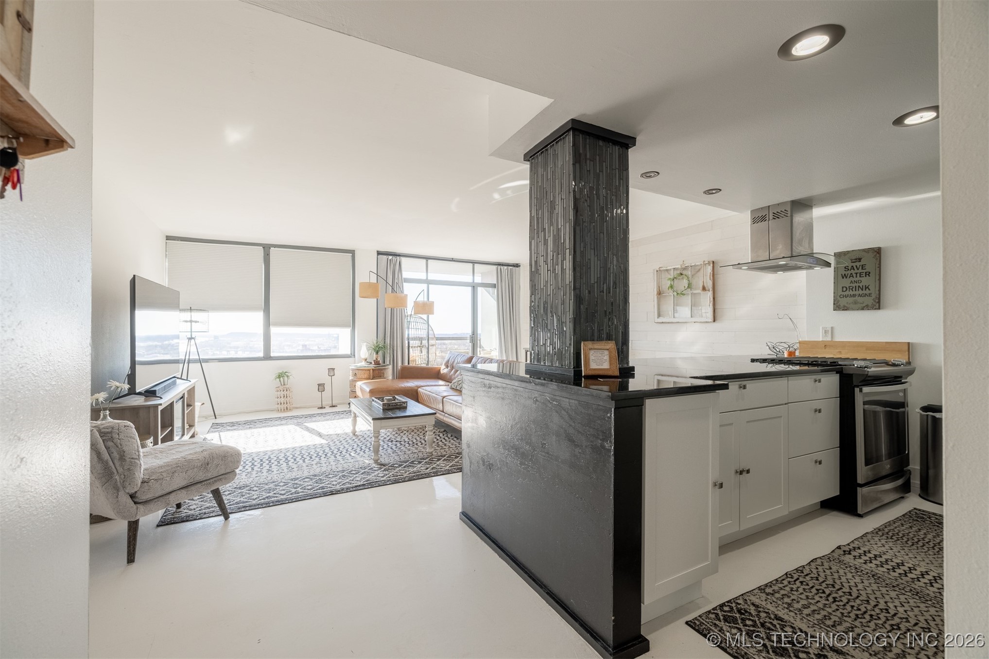 450 W 7th Street 1905 Property Photo 10